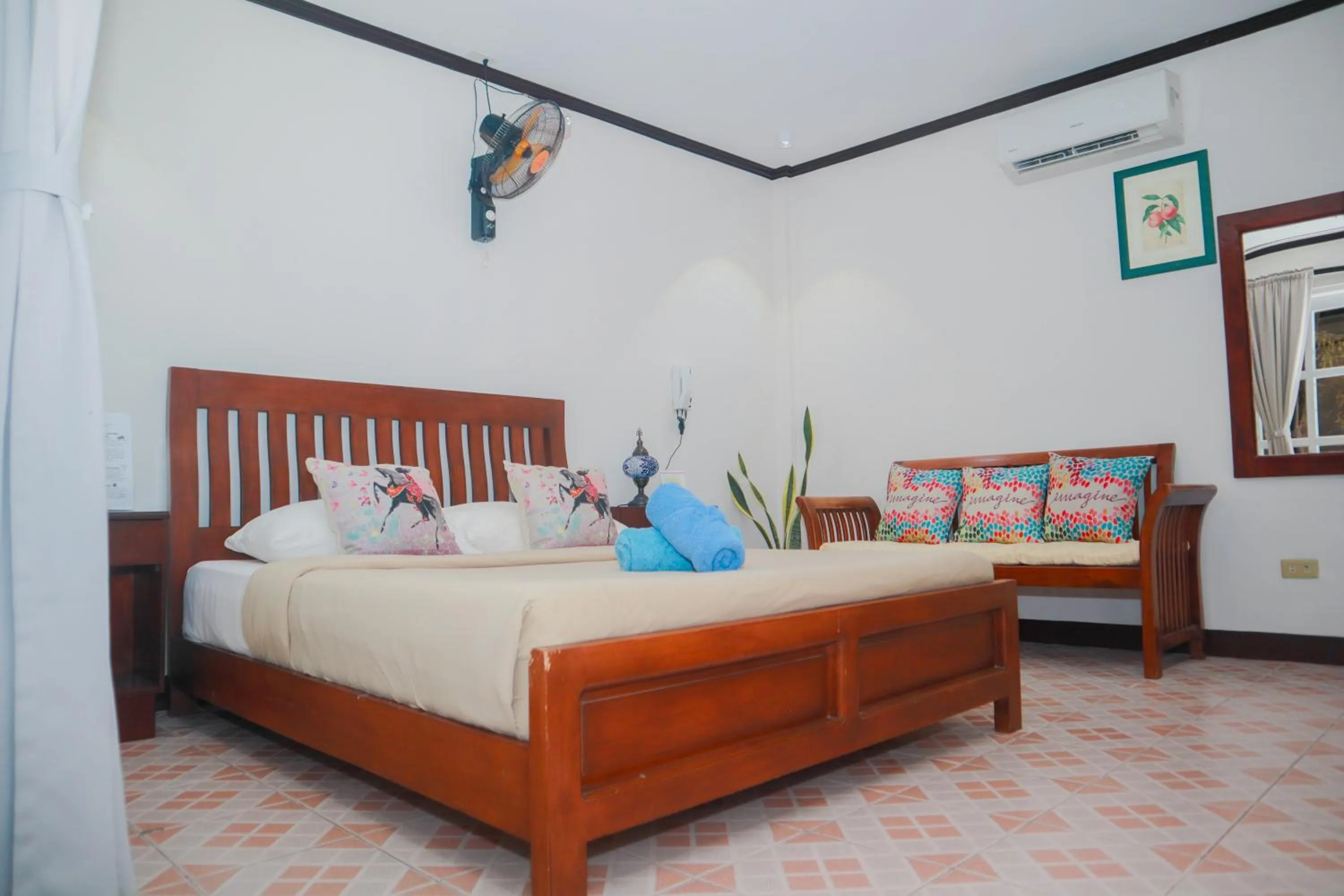 Shower, Bed in Olana Bed and Breakfast