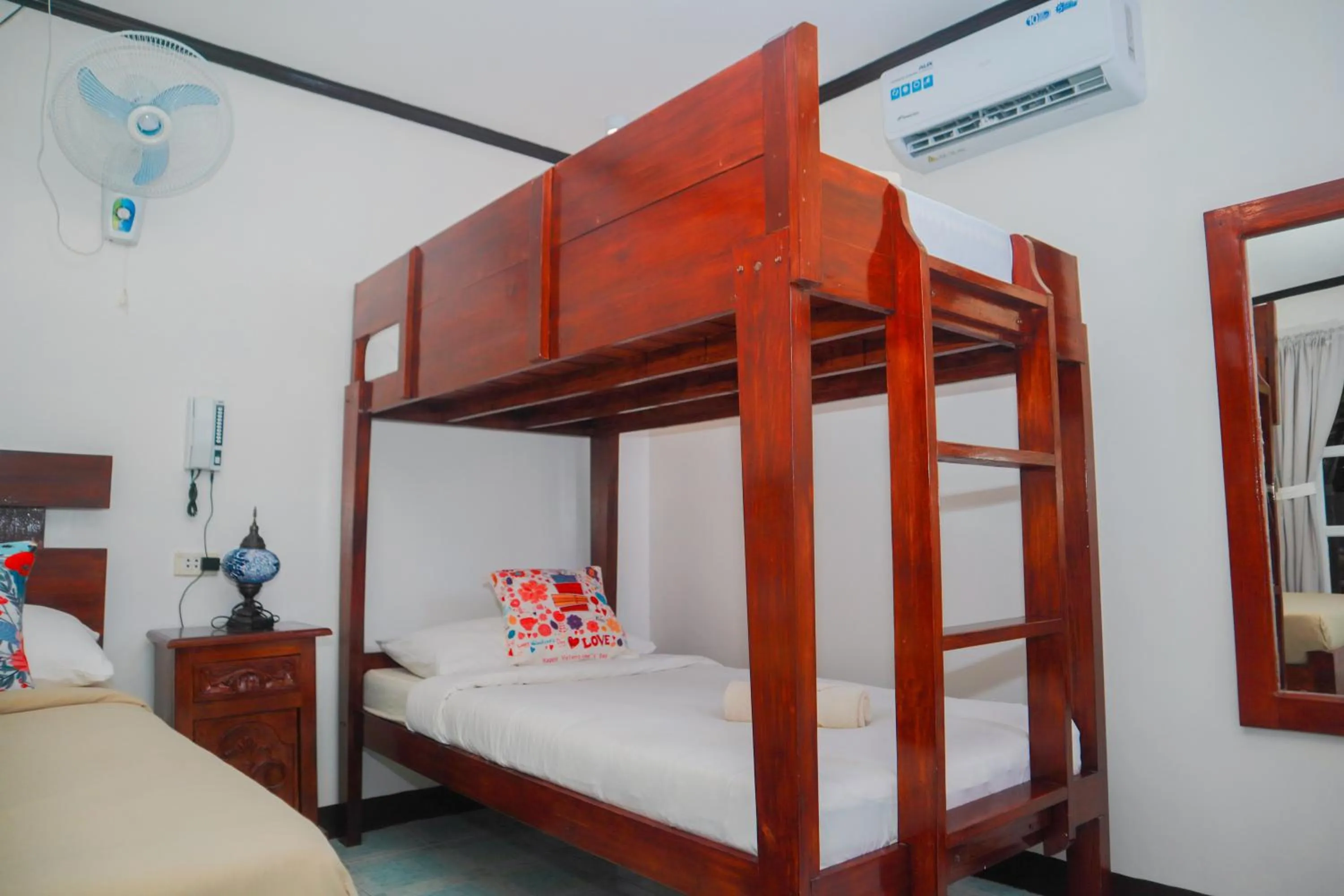 Property building, Bed in Olana Bed and Breakfast