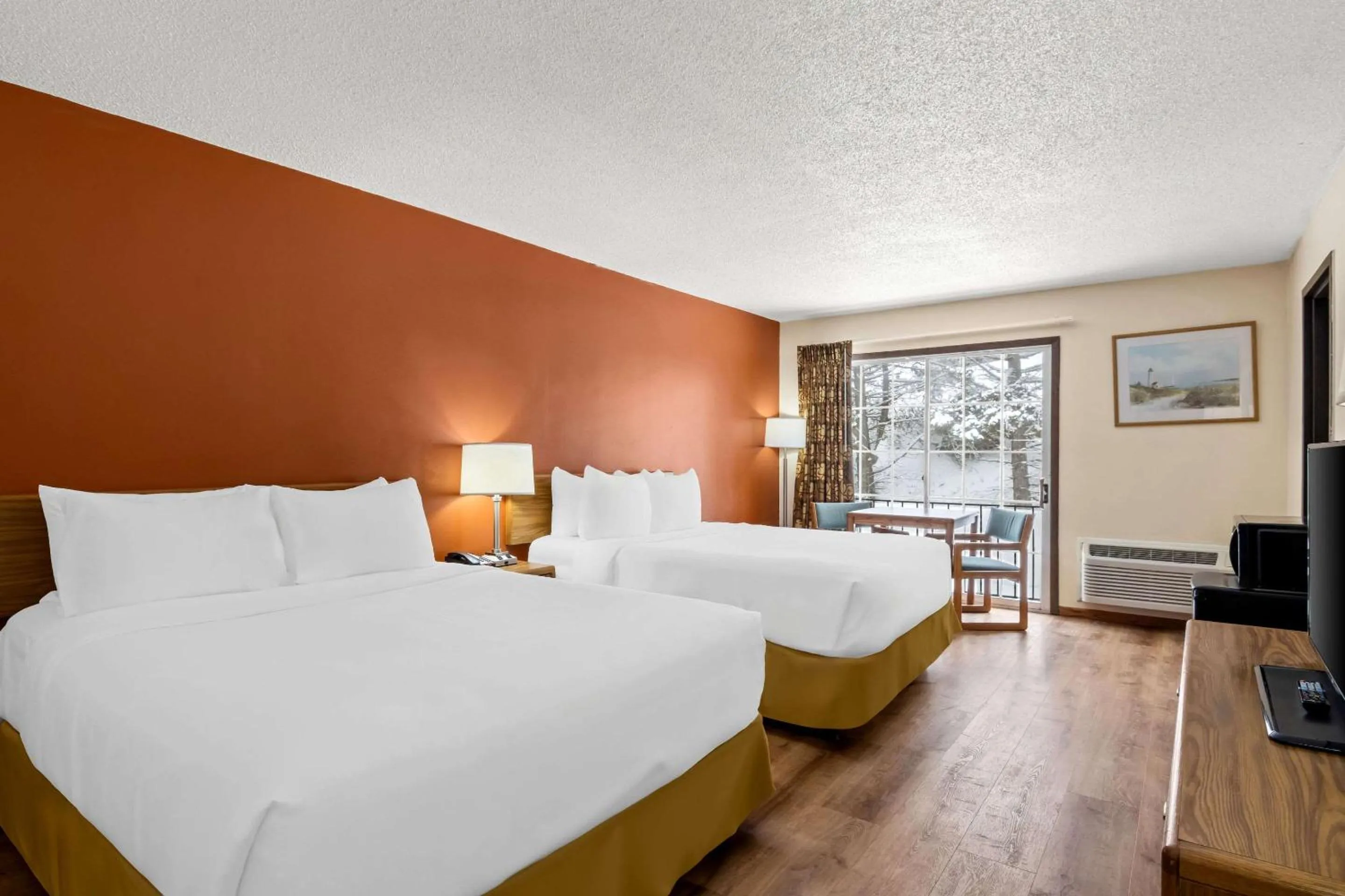 Bedroom, Bed in Econo Lodge Manistee