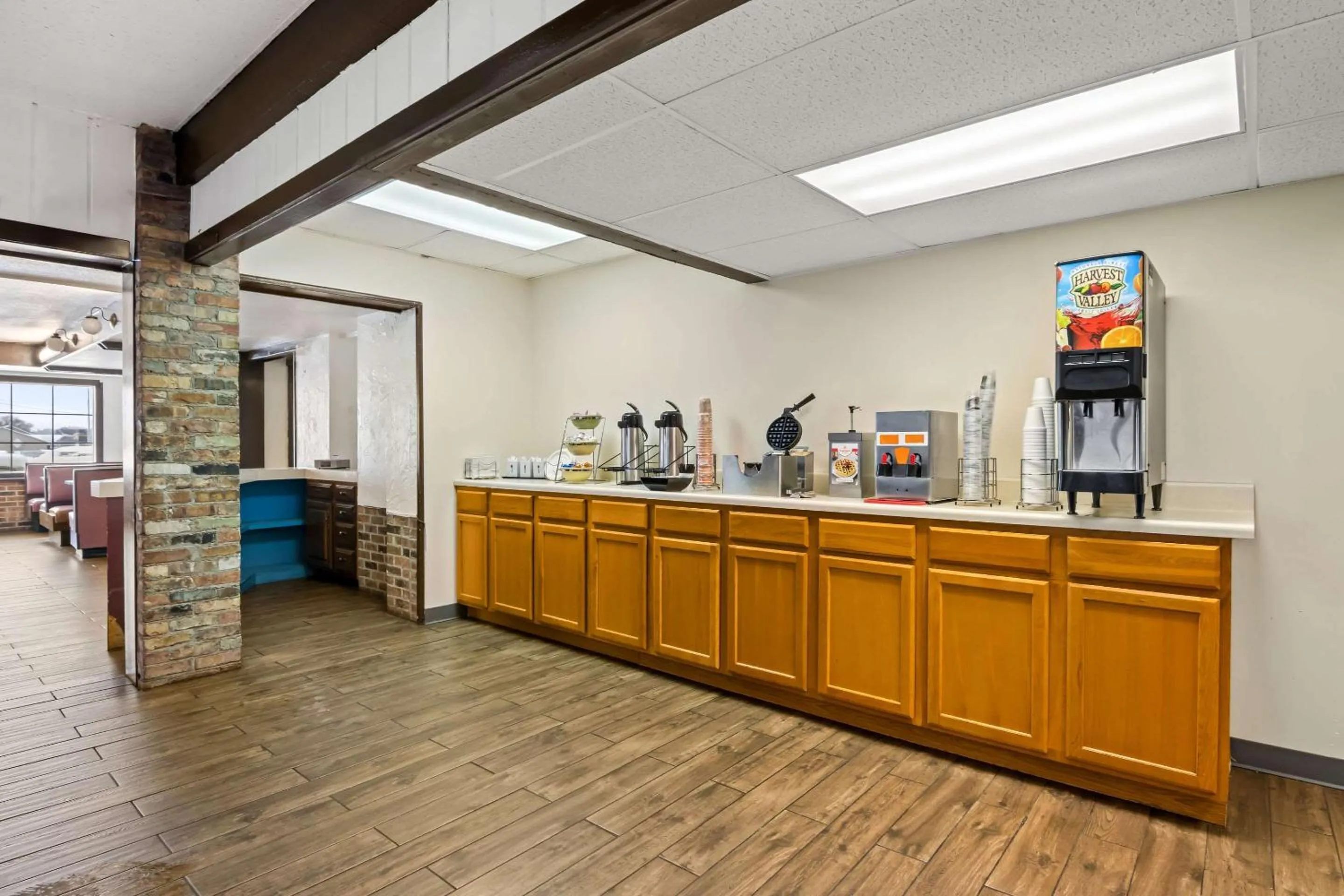 Breakfast in Econo Lodge Manistee