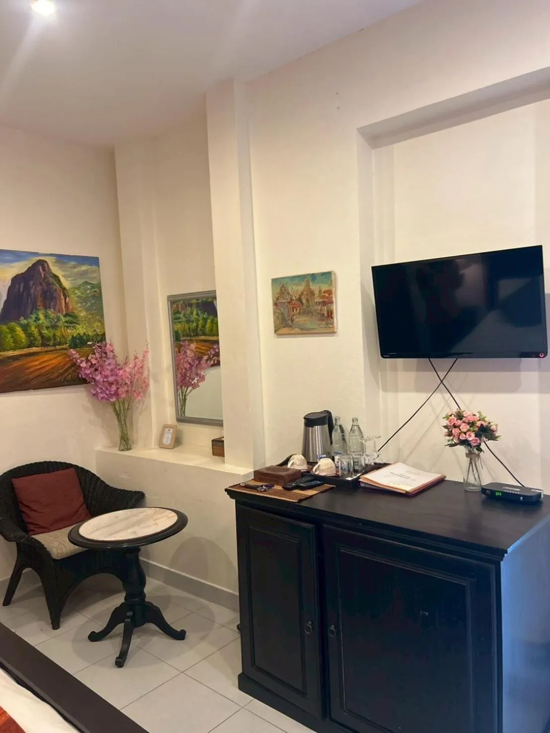 Communal lounge/ TV room in The Journey House Lifestyle Boutique Hotel