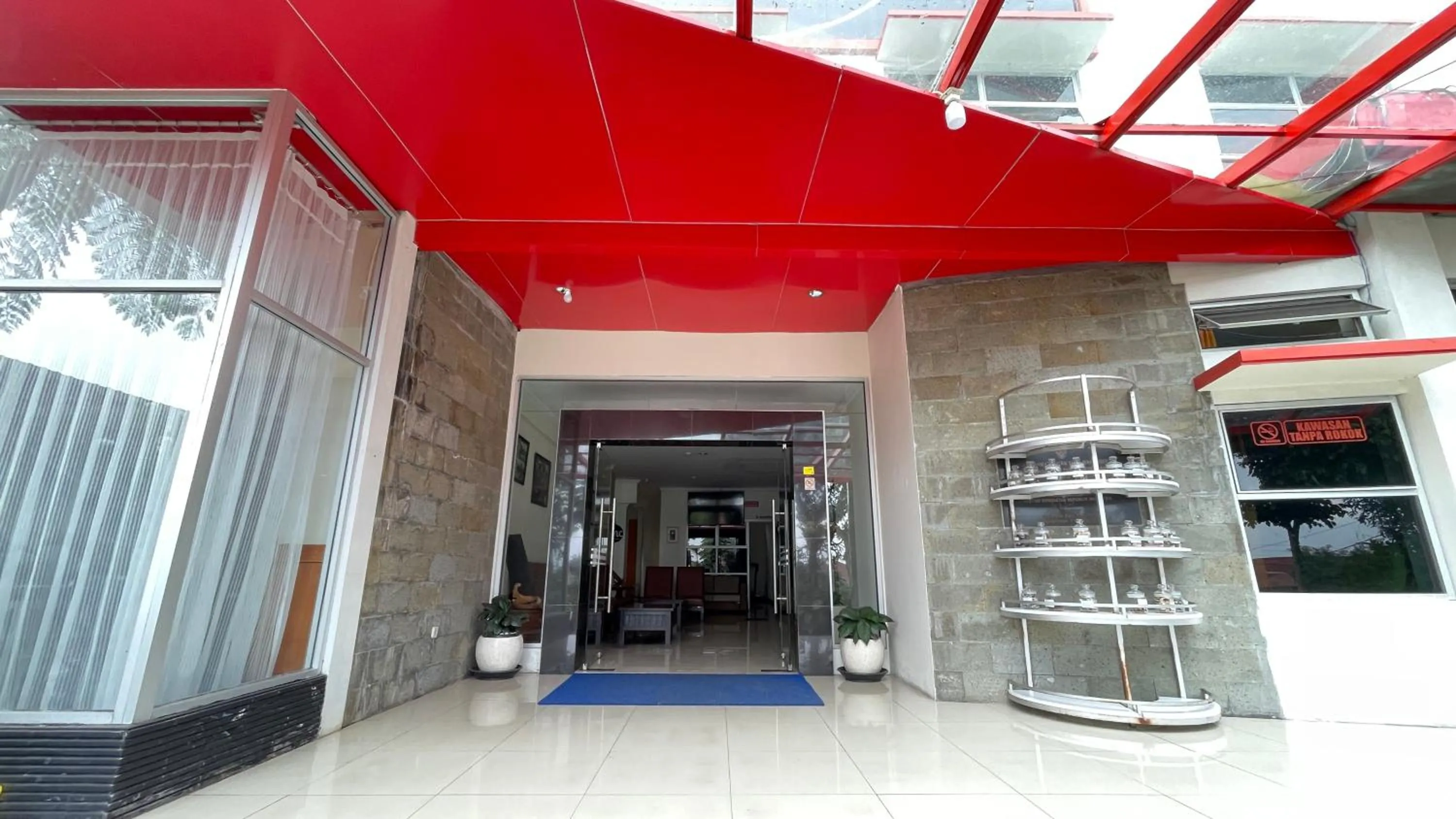 Facade/entrance in Hortus Inn