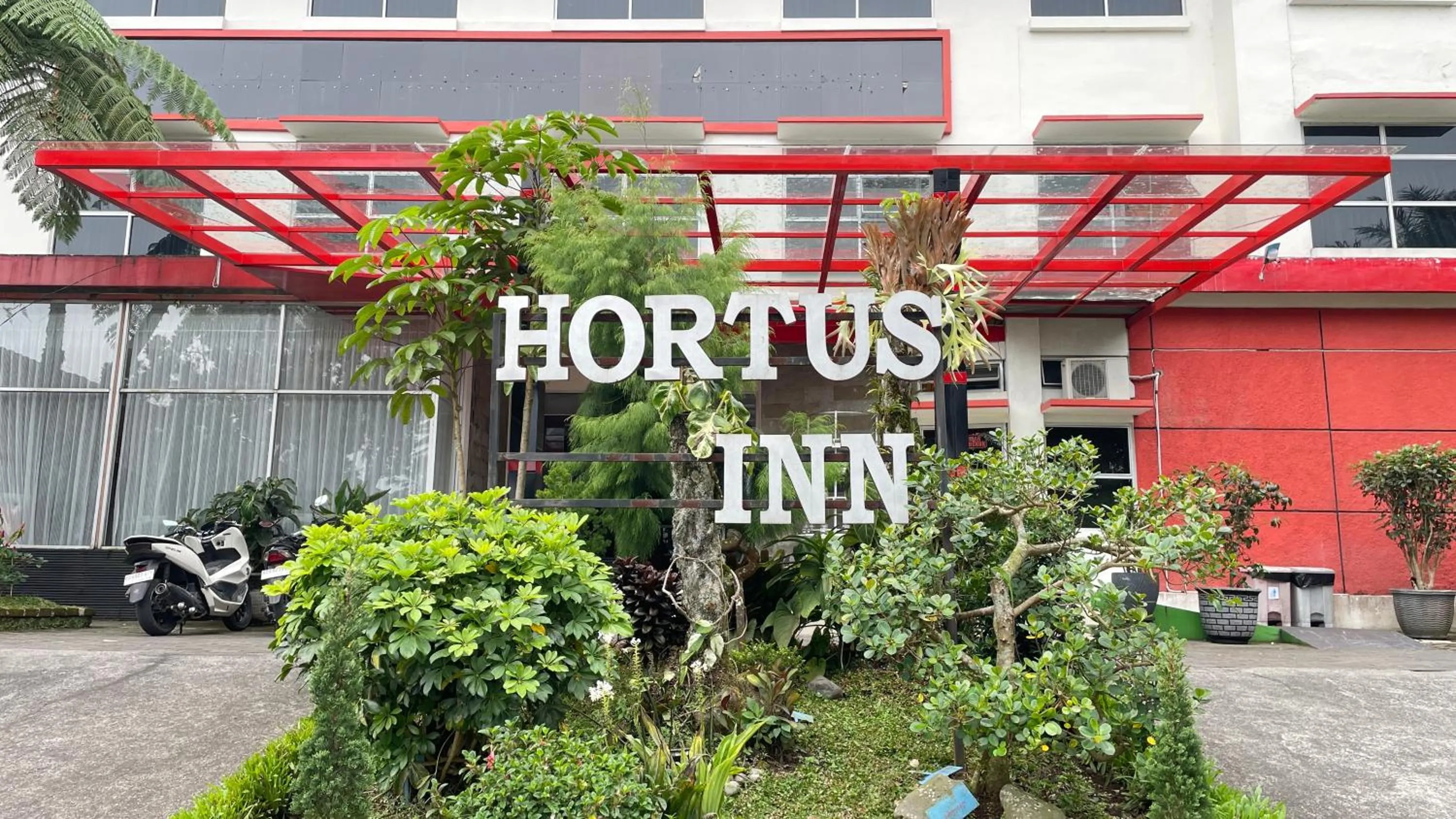Property building in Hortus Inn