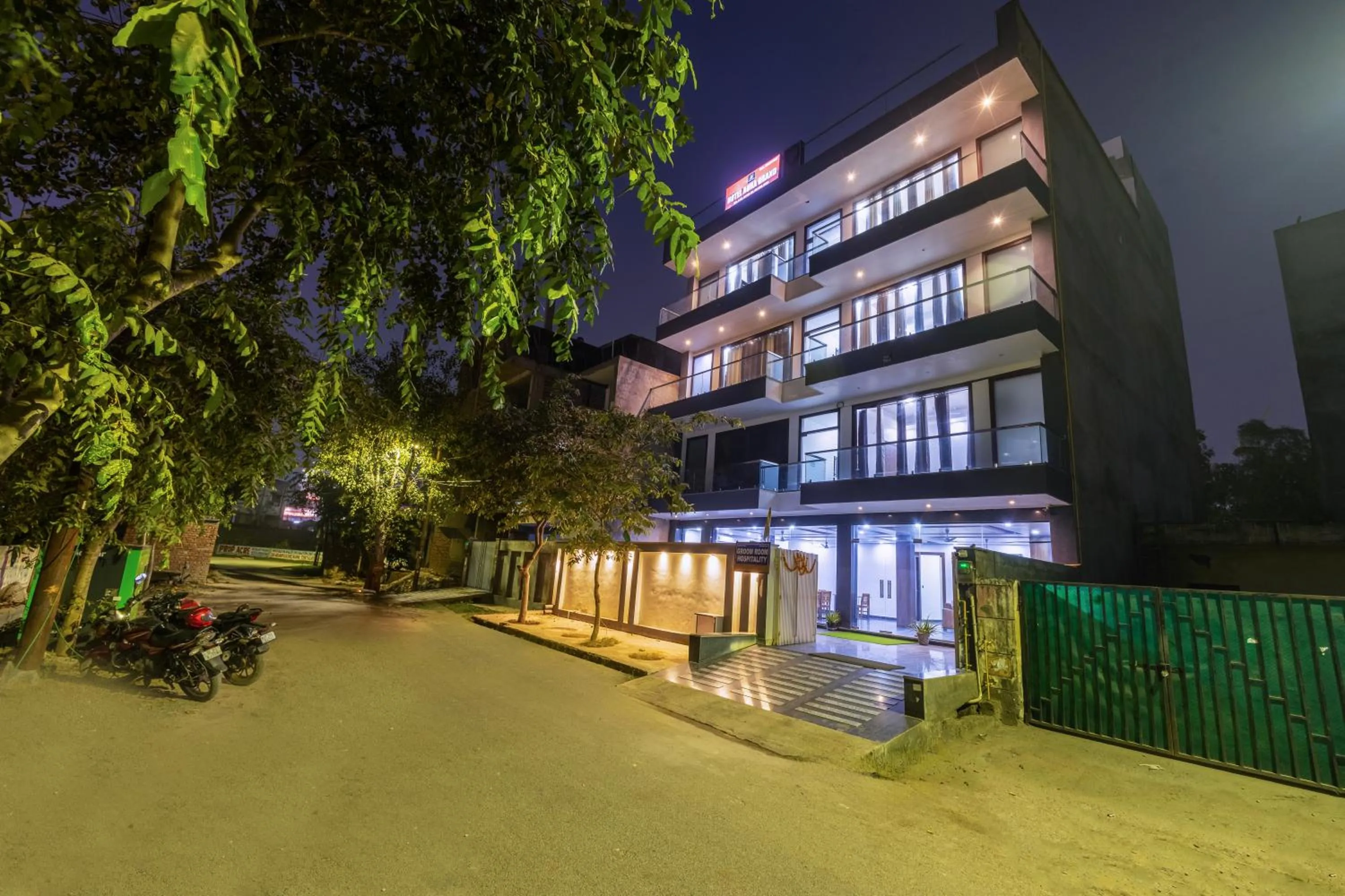 Hotel Aura Grand sector 63A Noida I Couple Friendly