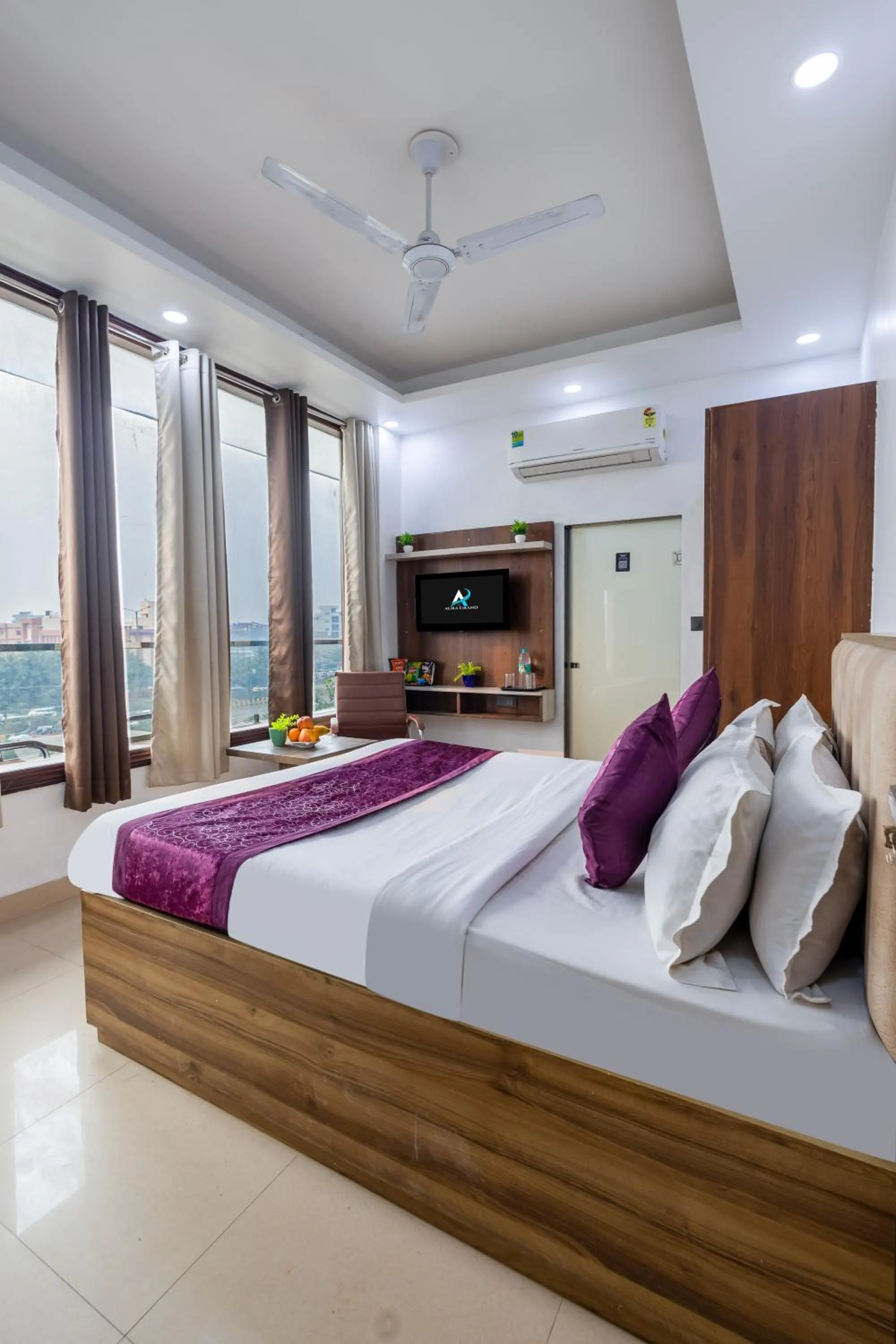 Hotel Aura Grand sector 63A Noida I Couple Friendly