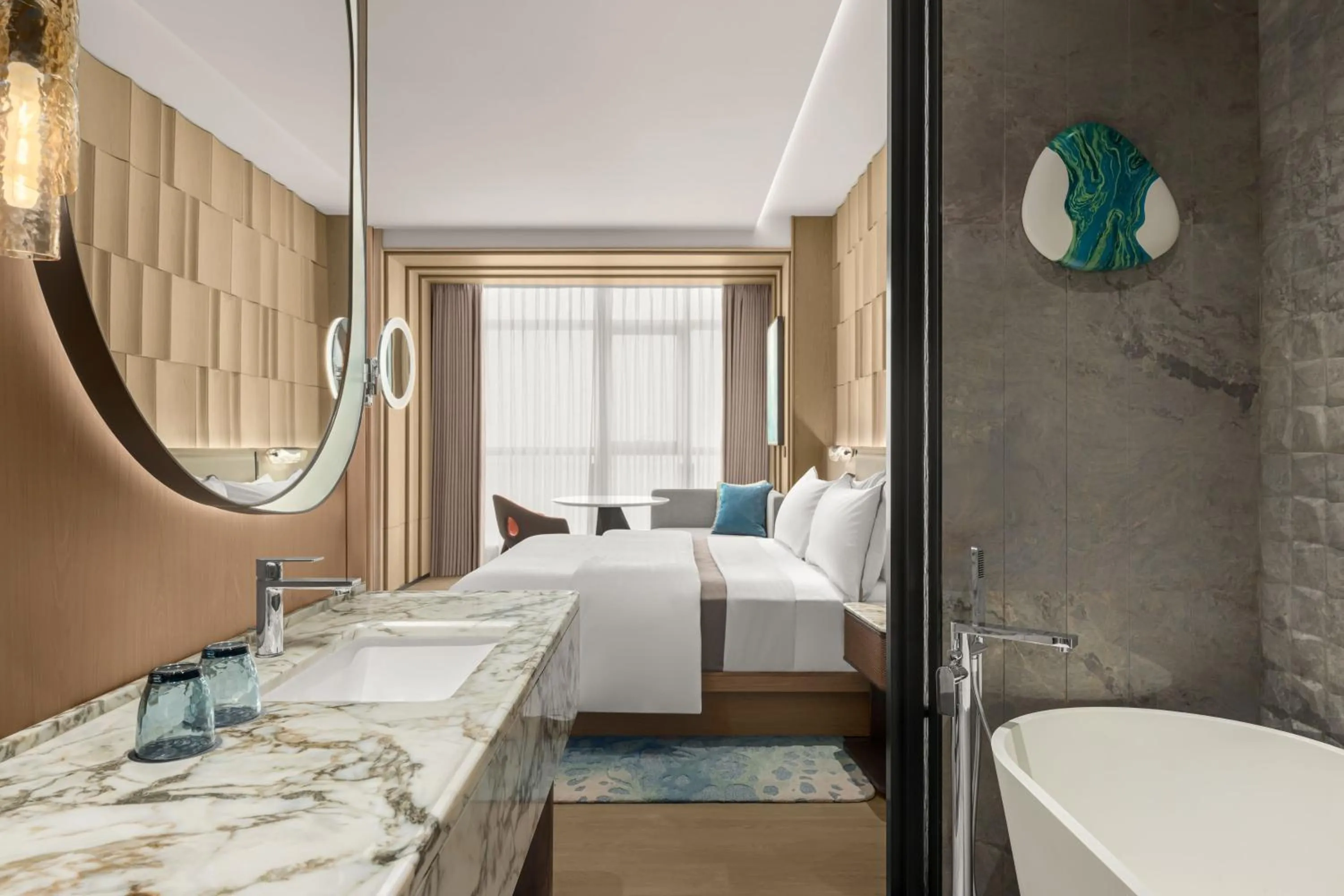 Photo of the whole room, Bed in The Westin Yichang