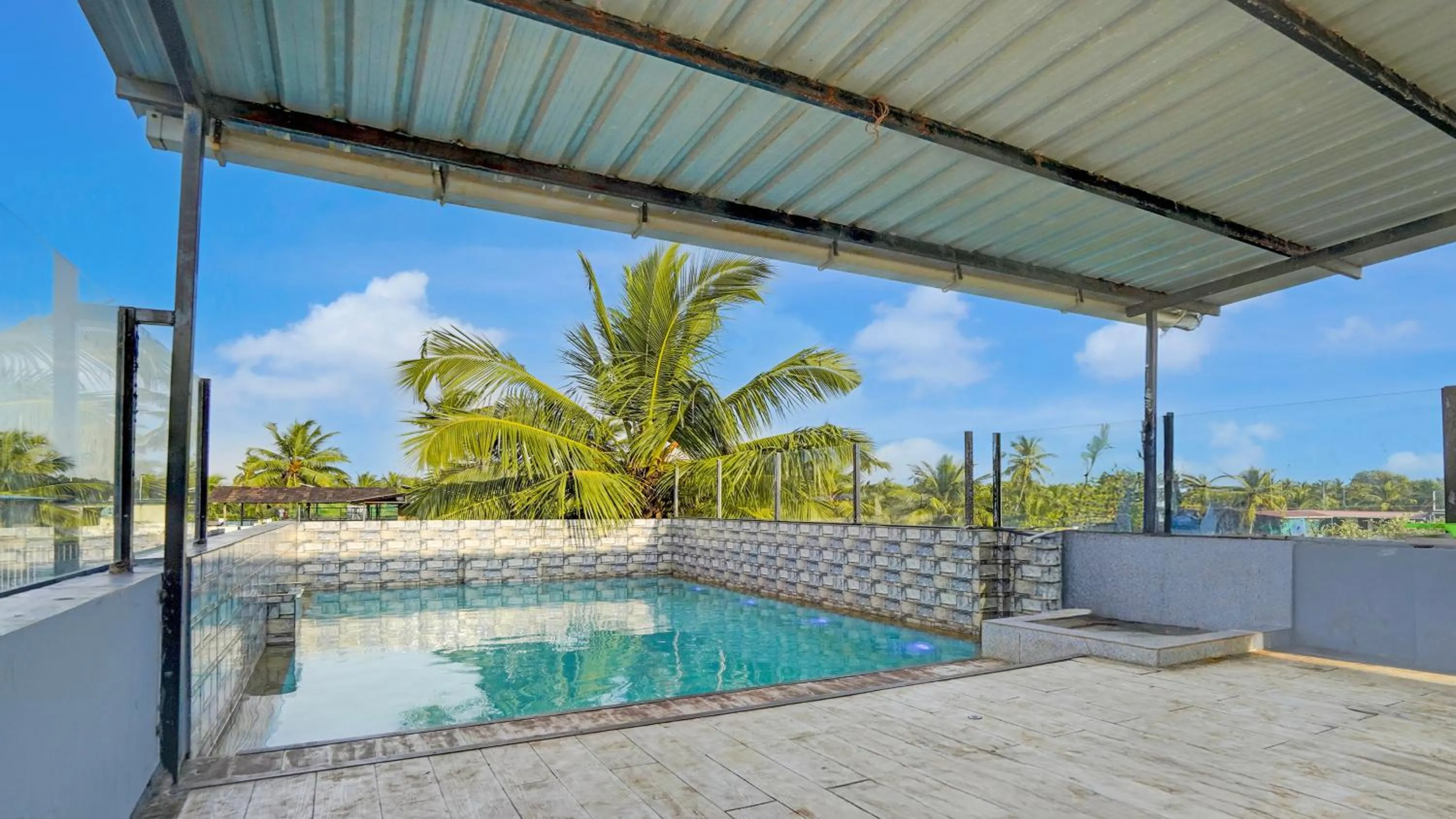 Hotel Beachfront - Couple & Family Friendly