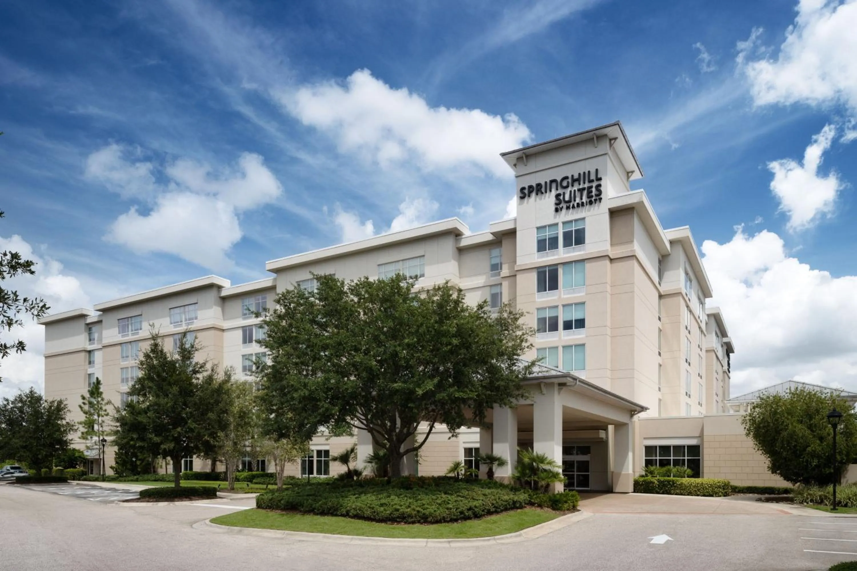 Property building in SpringHill Suites by Marriott Orlando at FLAMINGO CROSSINGS Town Center-Western Entrance
