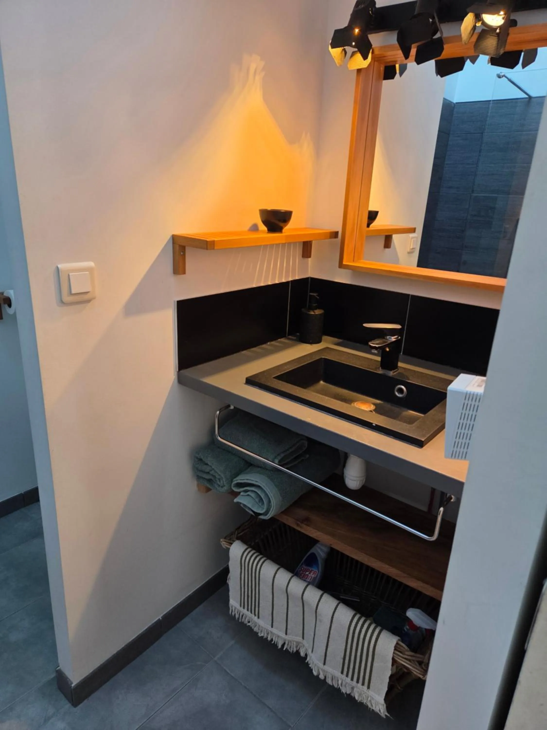 Bathroom in La Ligne