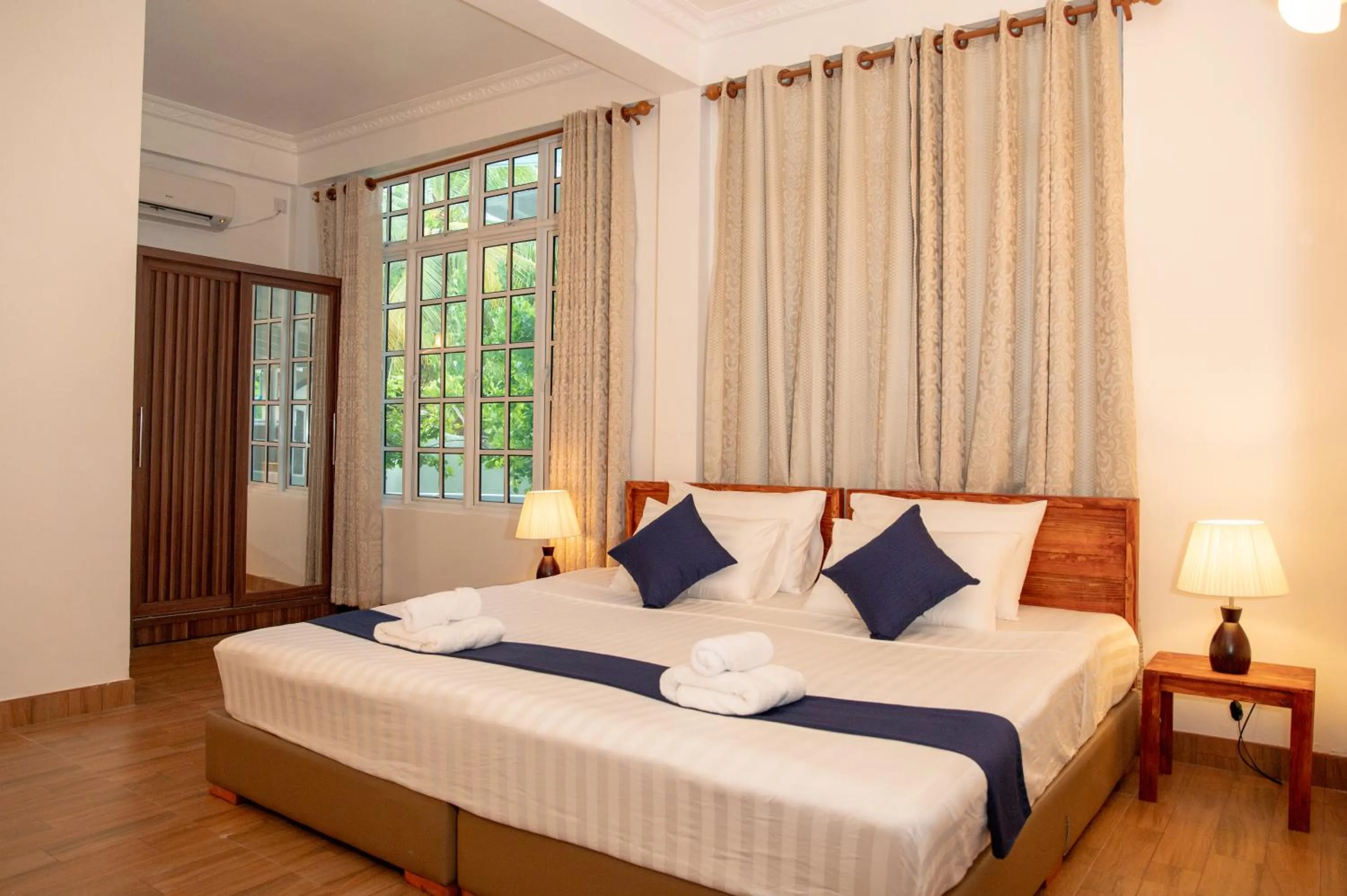 Bedroom, Bed in Biosphere Inn