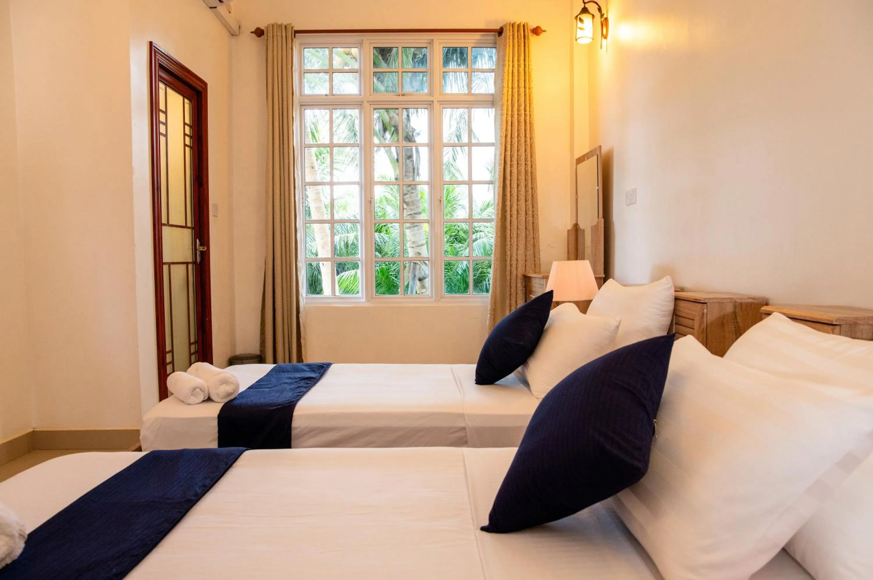 Bedroom, Bed in Biosphere Inn