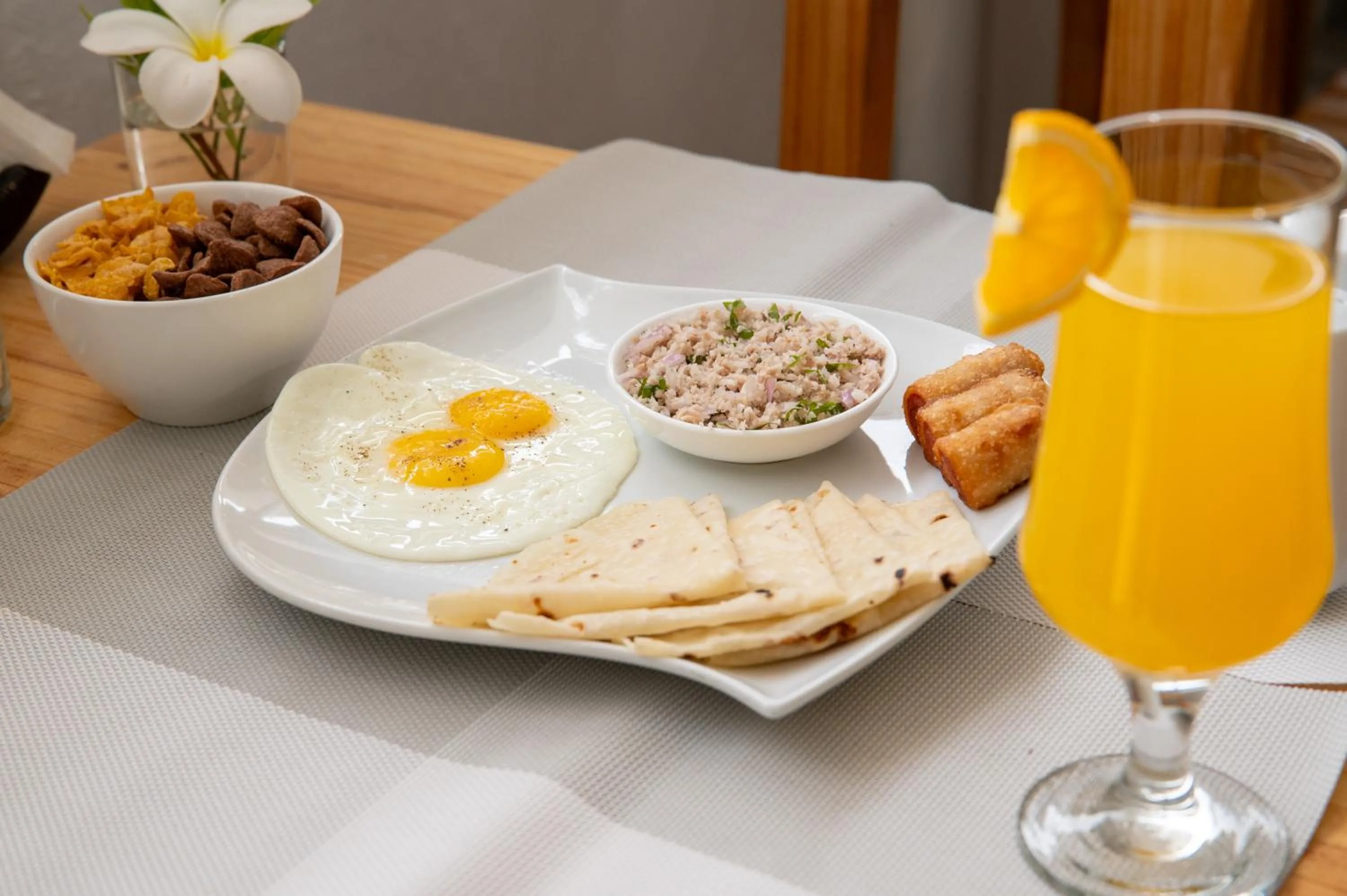 Breakfast in Biosphere Inn