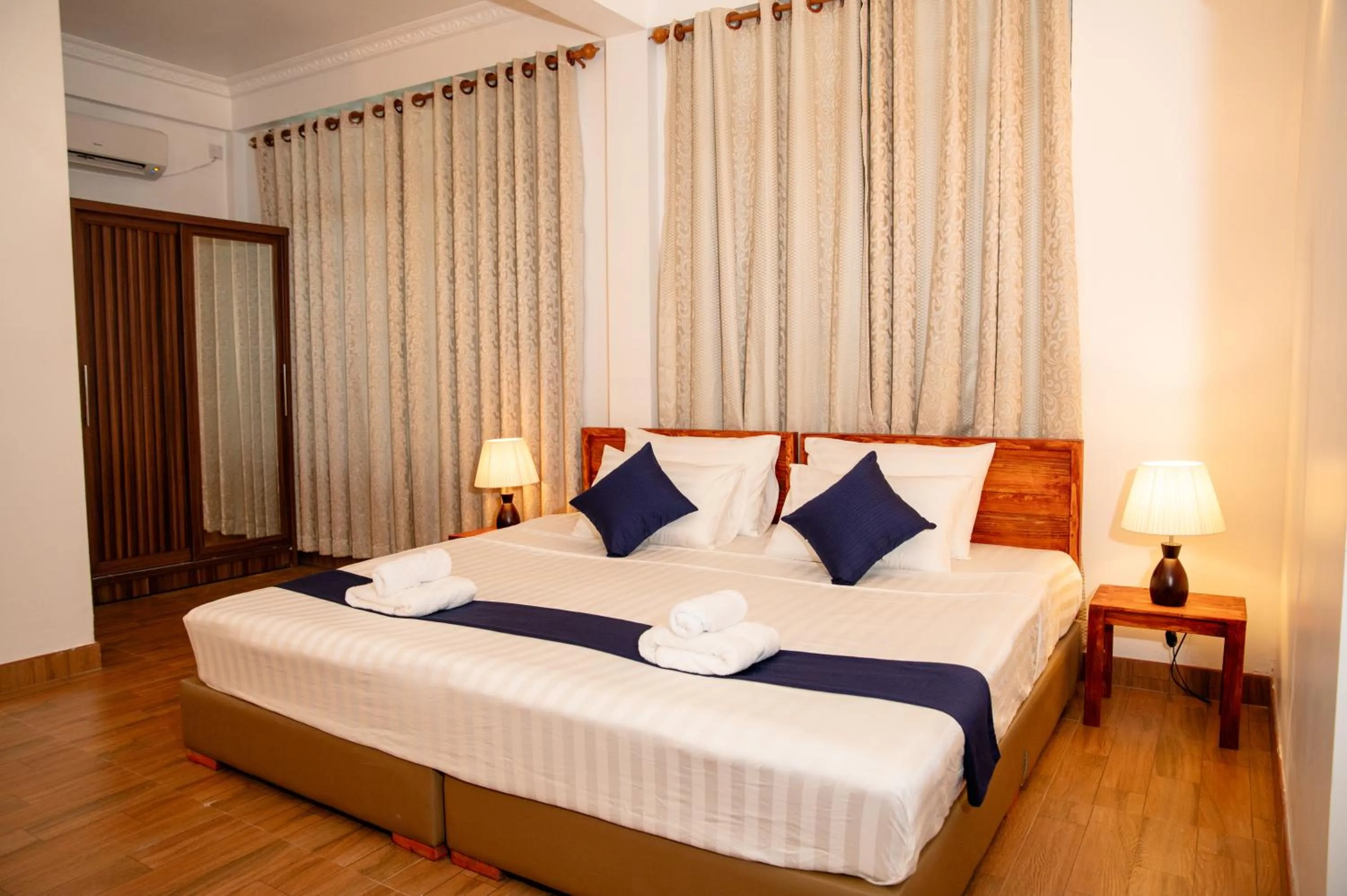 Bedroom, Bed in Biosphere Inn