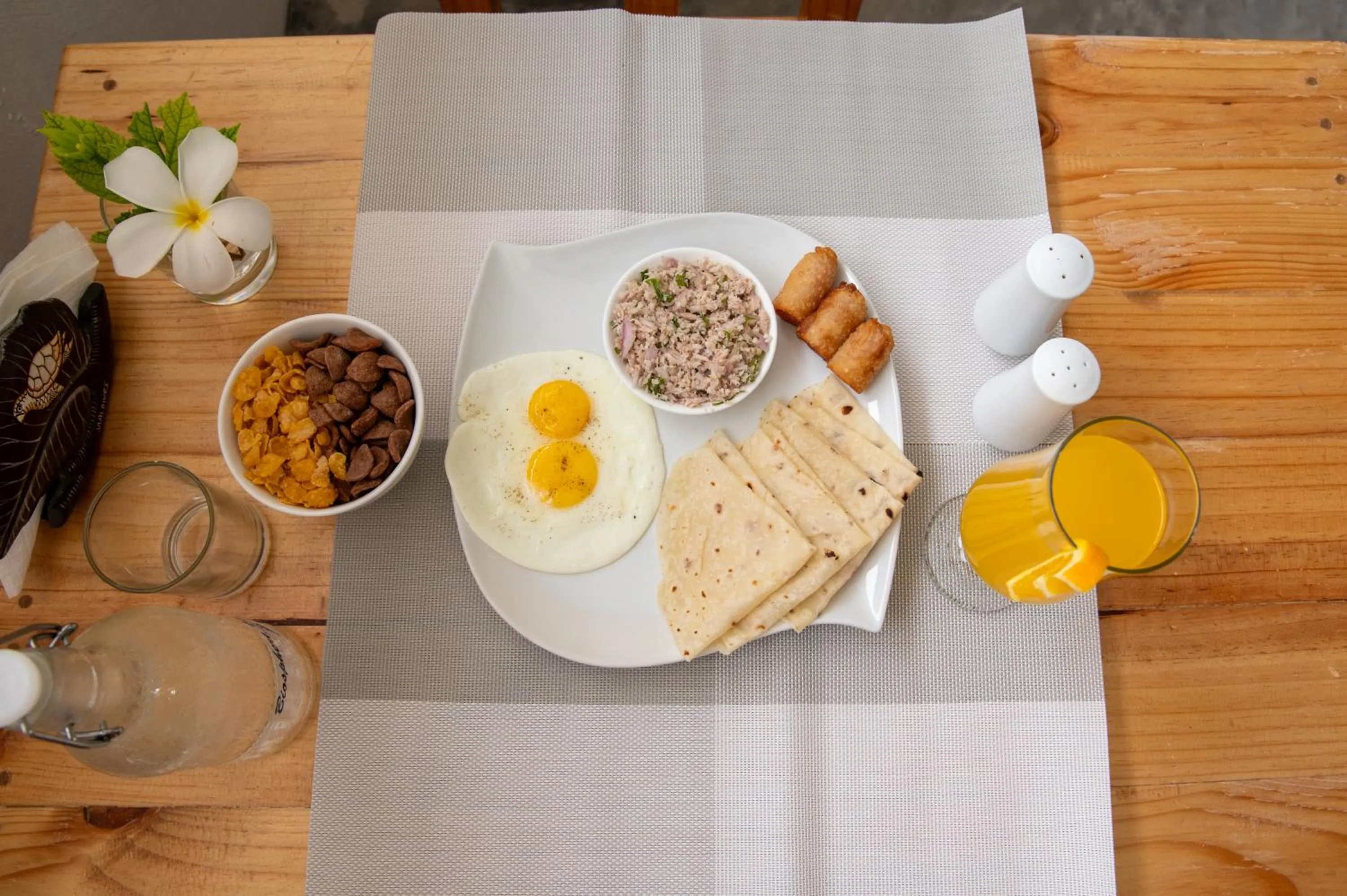 Breakfast in Biosphere Inn