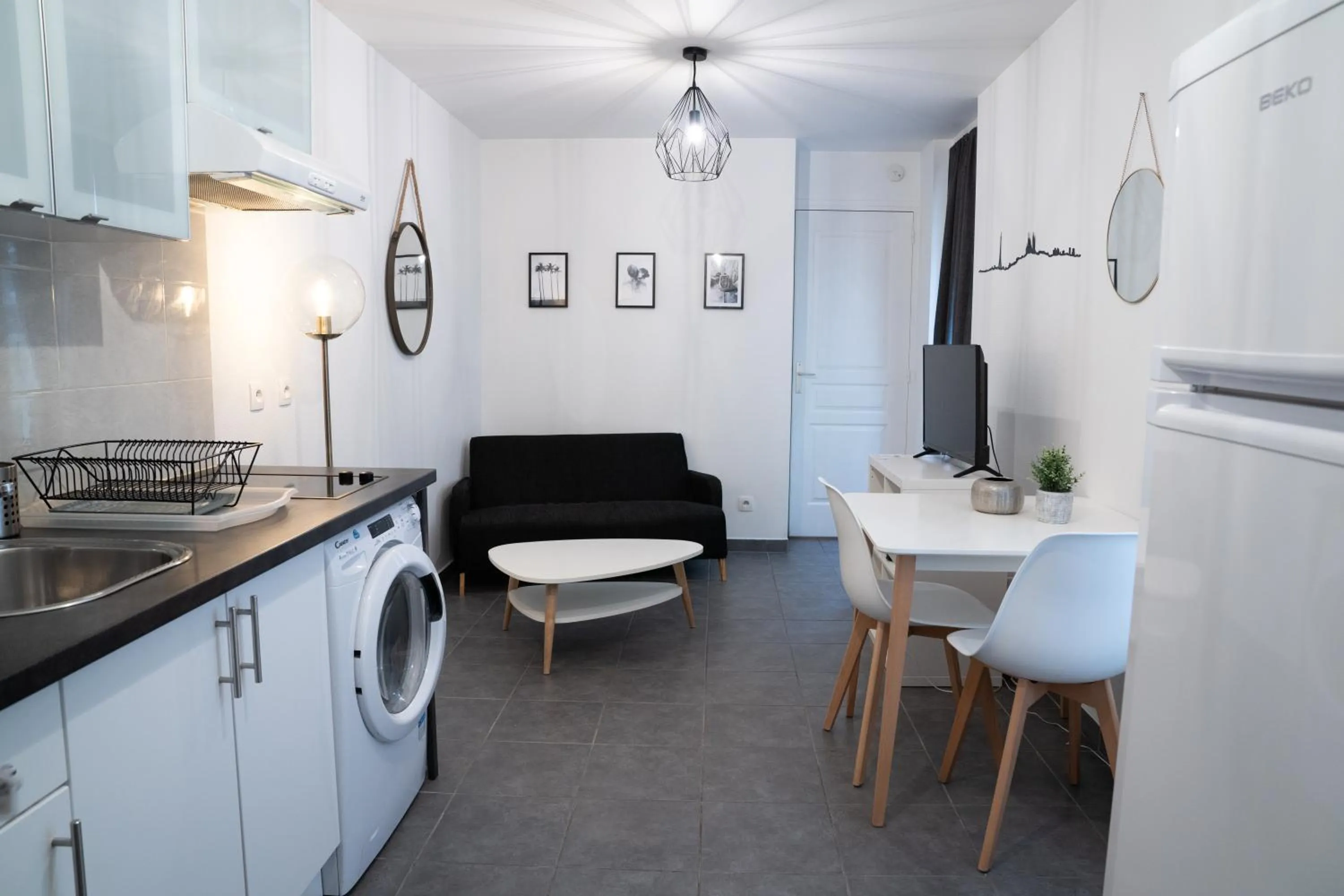 Kitchen or kitchenette in Apart By Jo