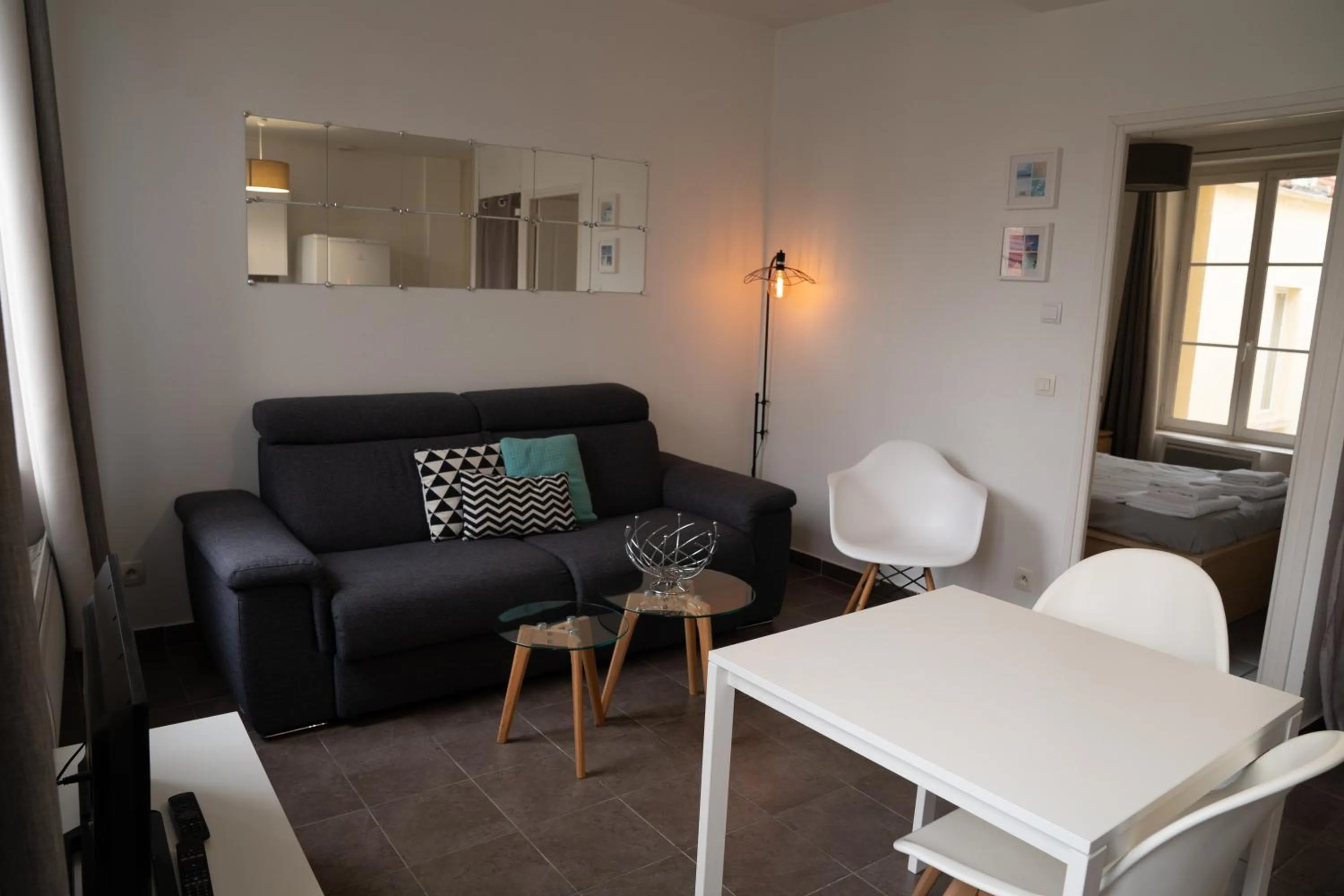 TV and multimedia in Apart By Jo