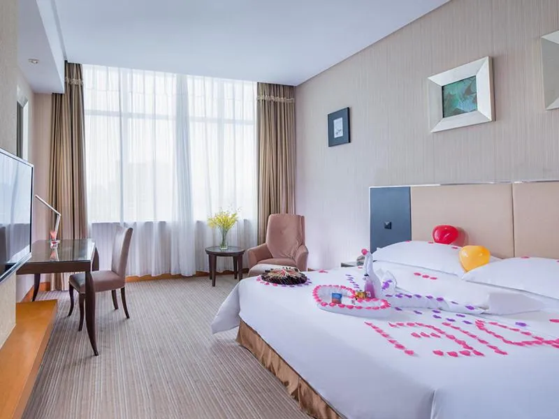 Bed in Vienna International Hotel Shenzhen Hua'nan City