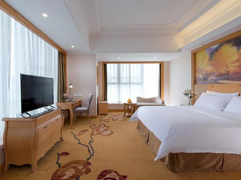 Bed in Vienna International Hotel Shenzhen Hua'nan City