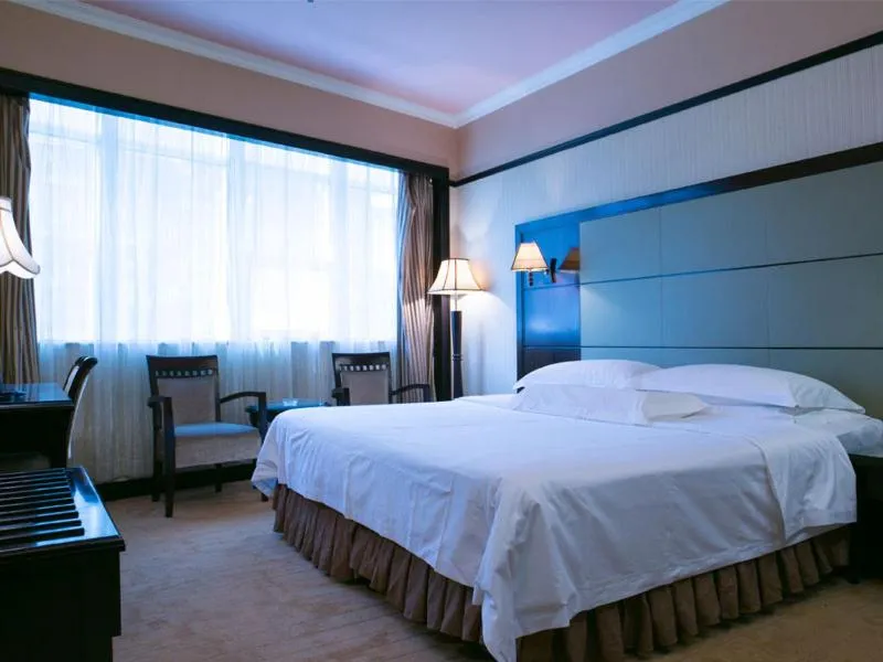 Bed in Vienna Hotel Shenzhen Fuhua Road