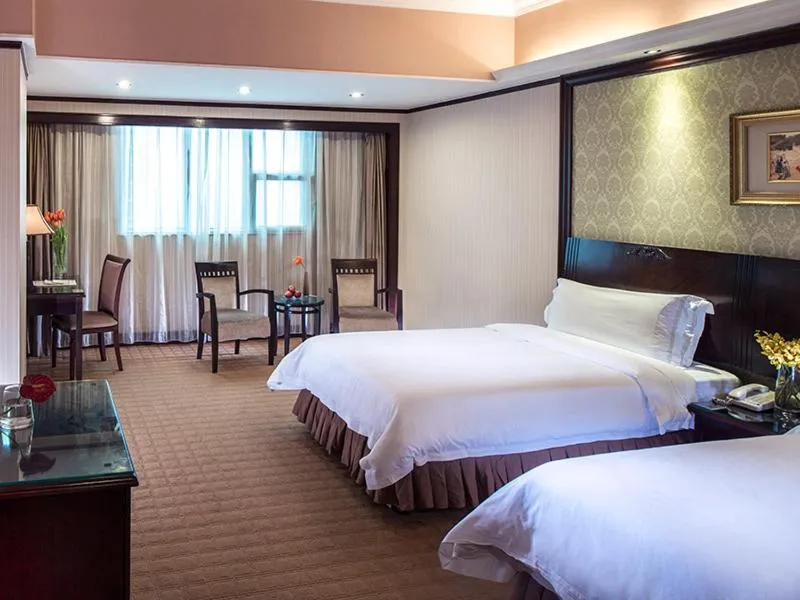 Bed in Vienna Hotel Shenzhen Fuhua Road