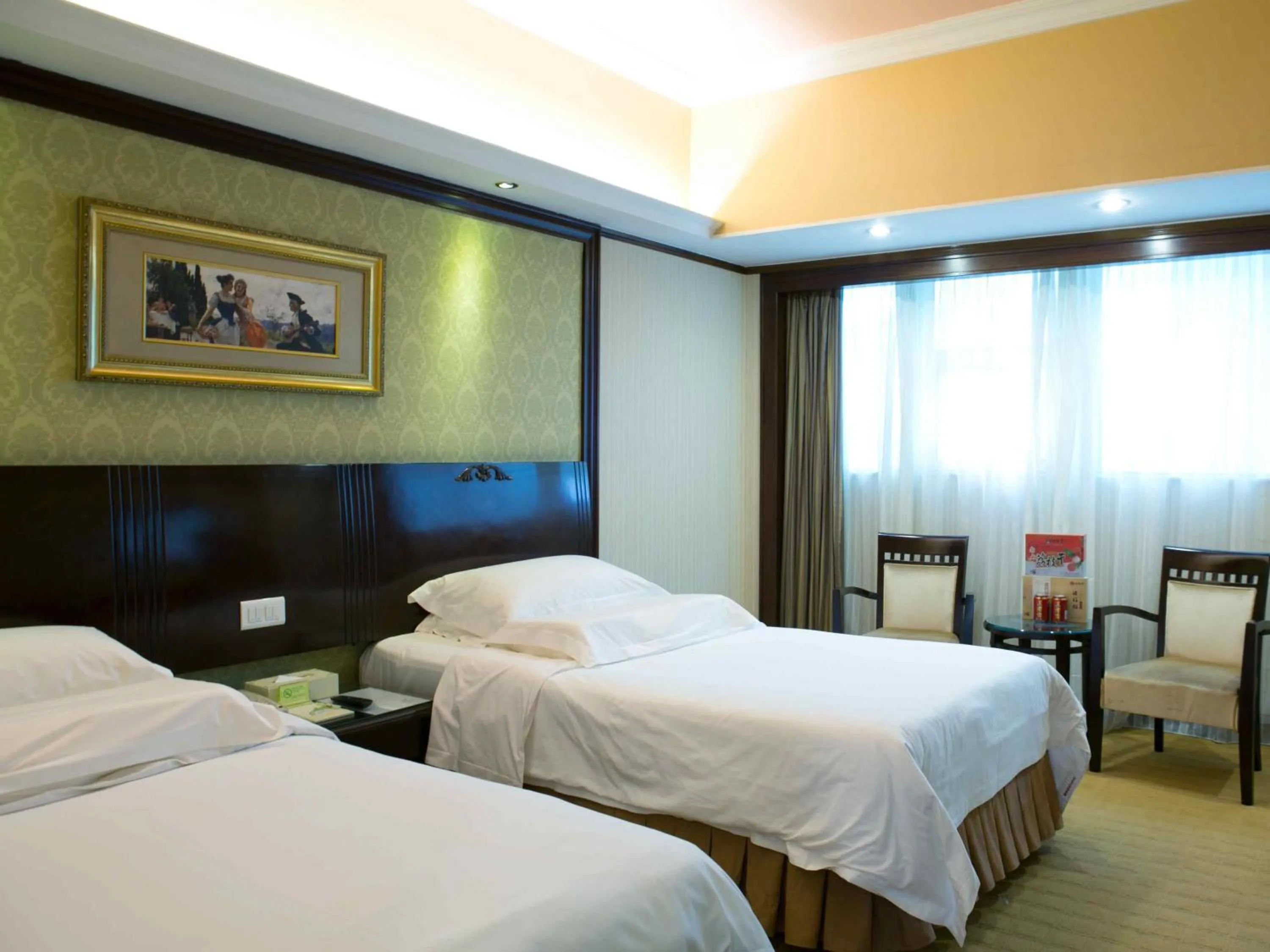 Bed in Vienna Hotel Shenzhen Fuhua Road