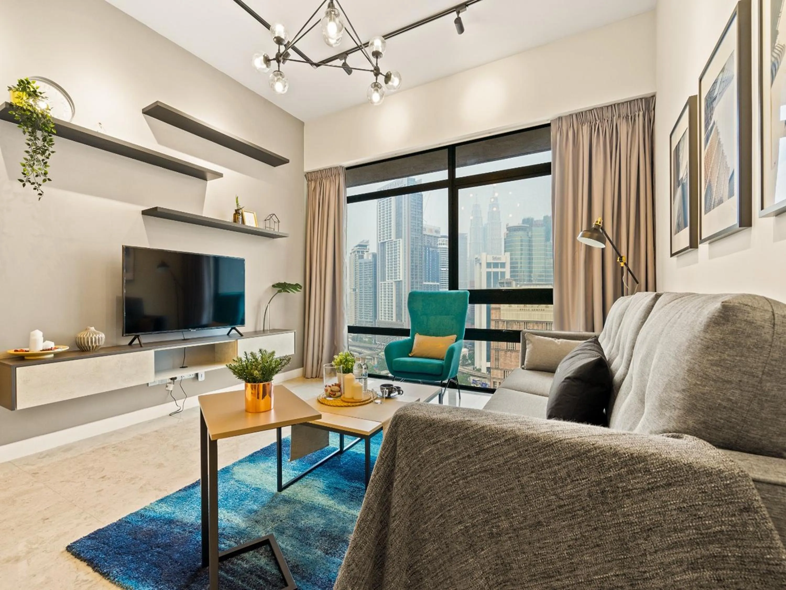 TV and multimedia in Leo Guesthouse at Anggun Residence Suite