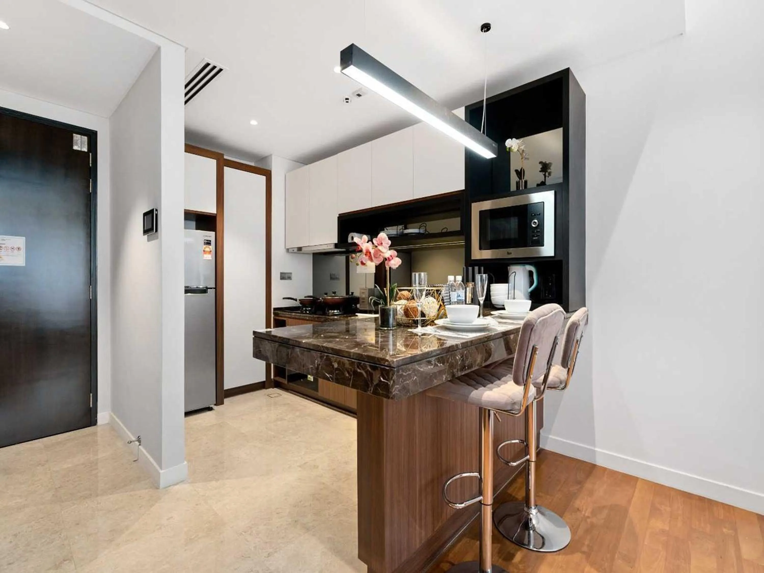 Kitchen or kitchenette in Leo Guesthouse at Anggun Residence Suite