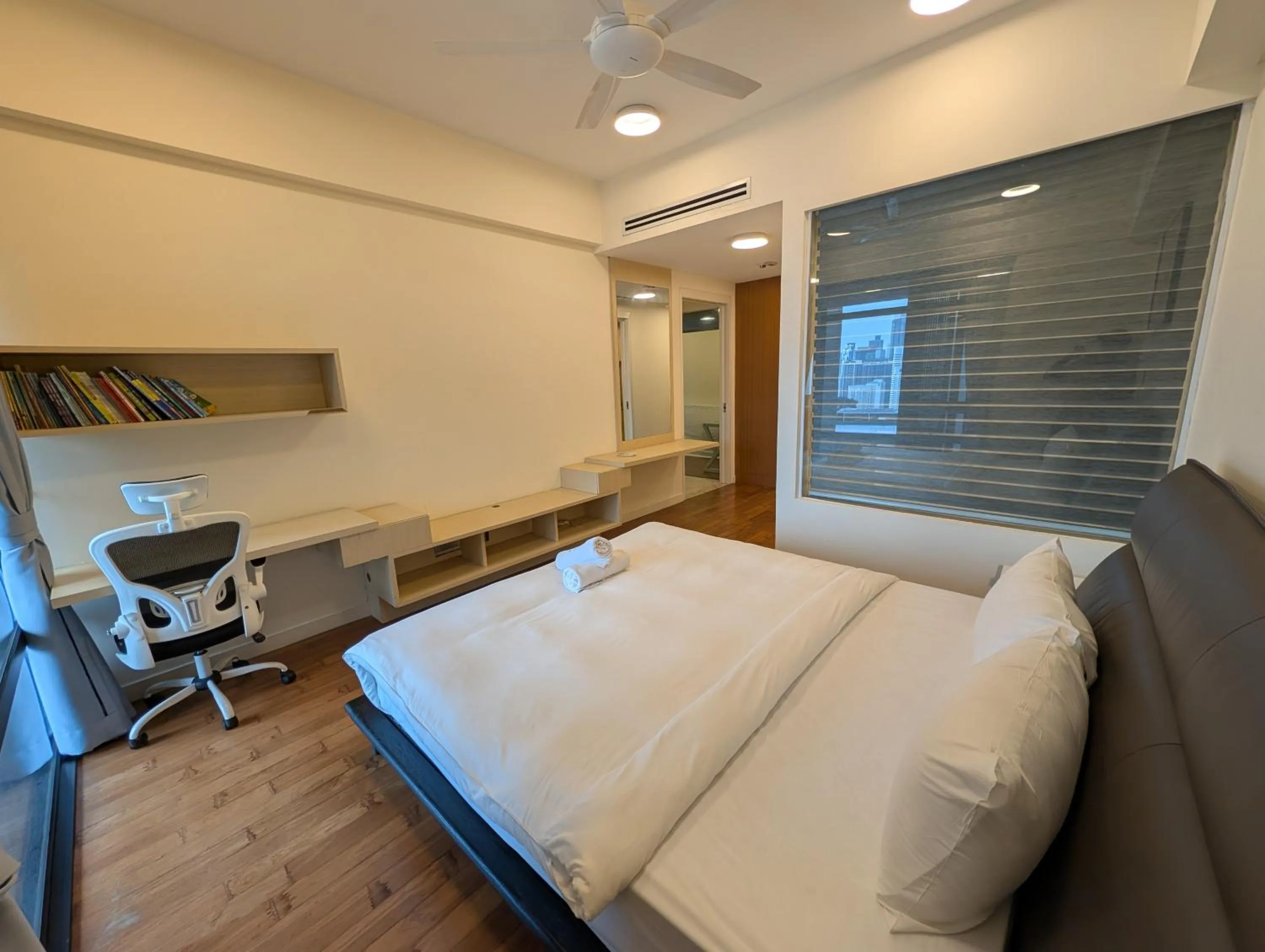 Bed in Leo Guesthouse at Anggun Residence Suite