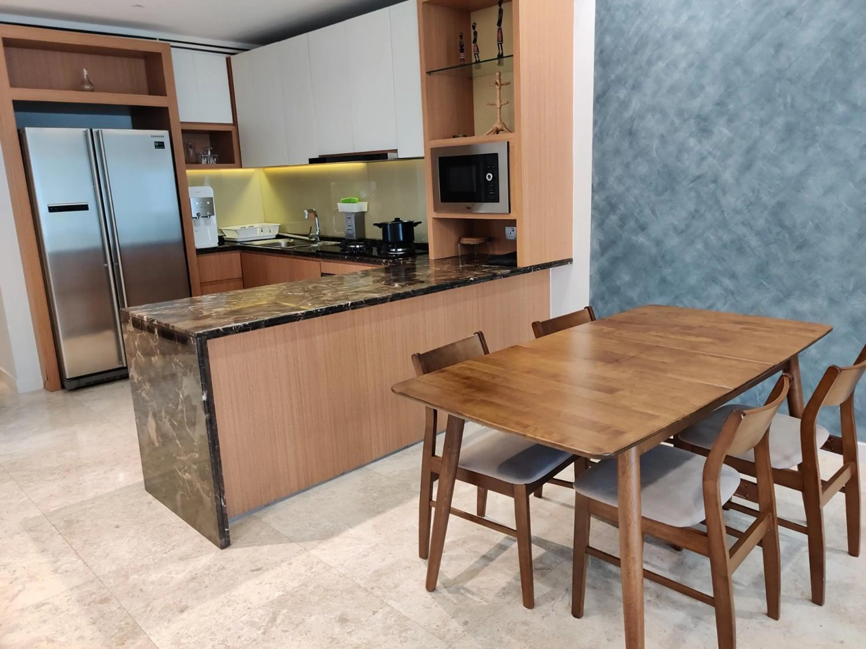 Kitchen or kitchenette in Leo Guesthouse at Anggun Residence Suite