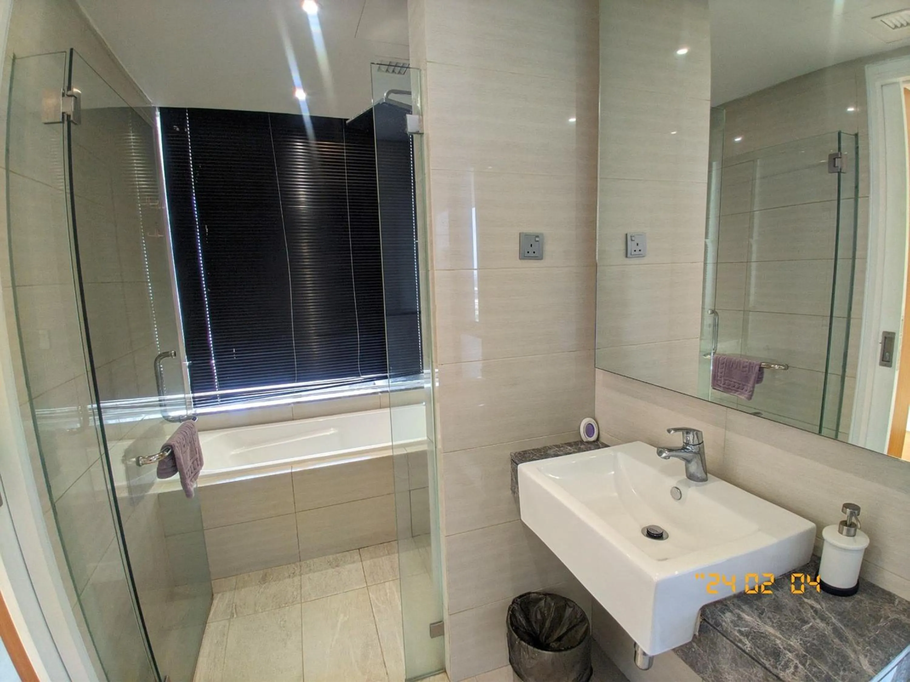 Bathroom in Leo Guesthouse at Anggun Residence Suite