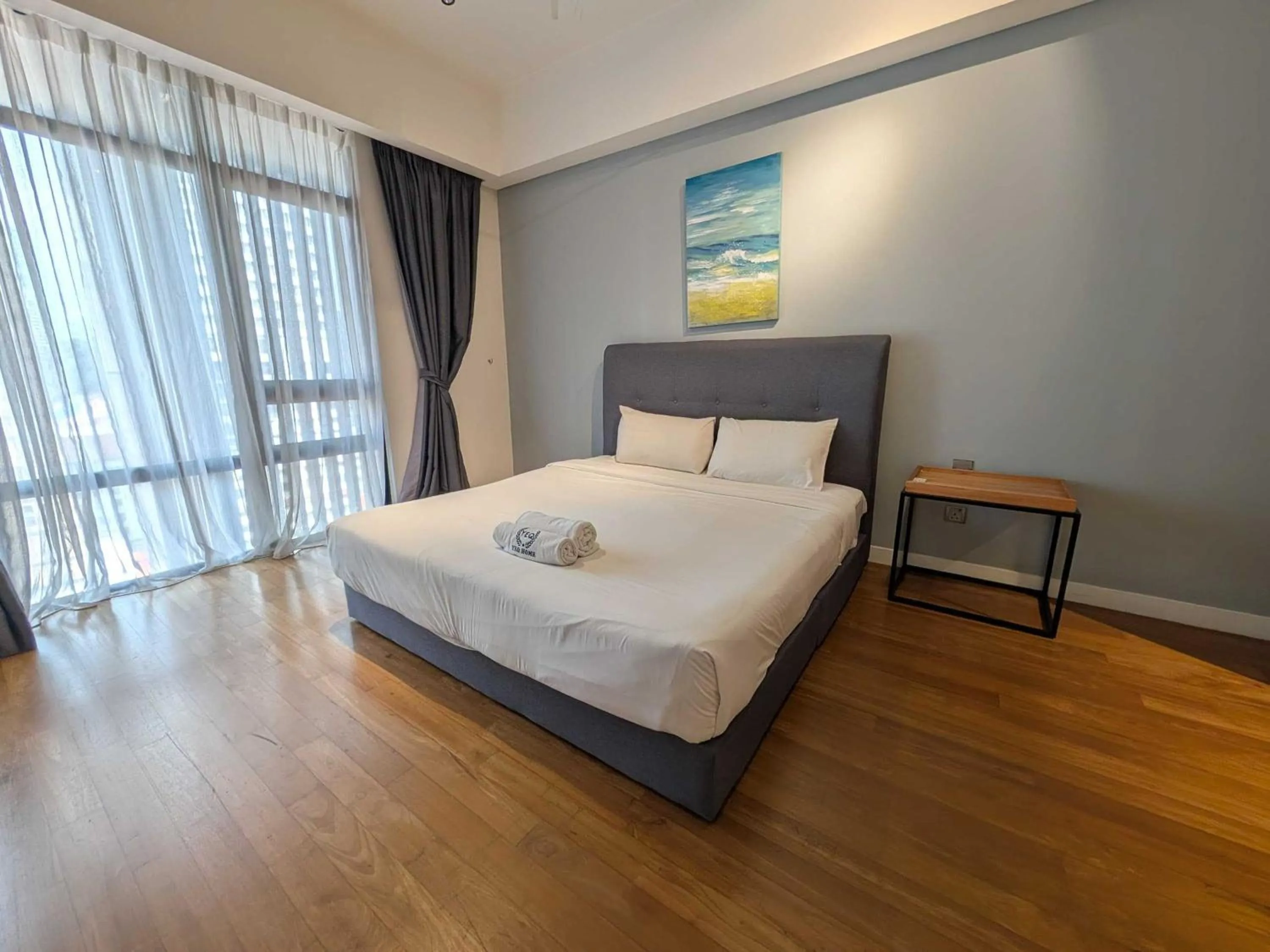 Bedroom, Bed in Leo Guesthouse at Anggun Residence Suite