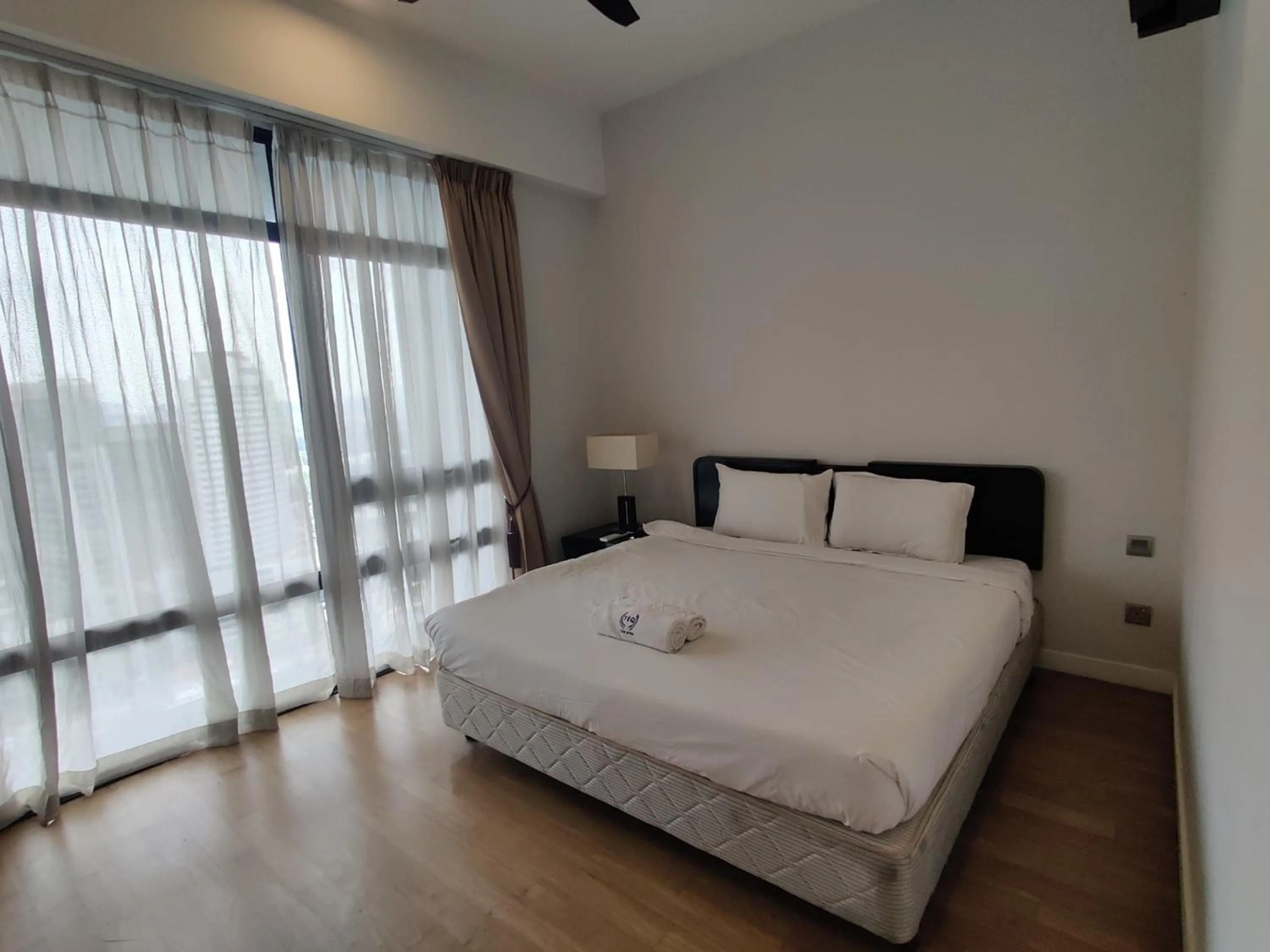 Bed in Leo Guesthouse at Anggun Residence Suite