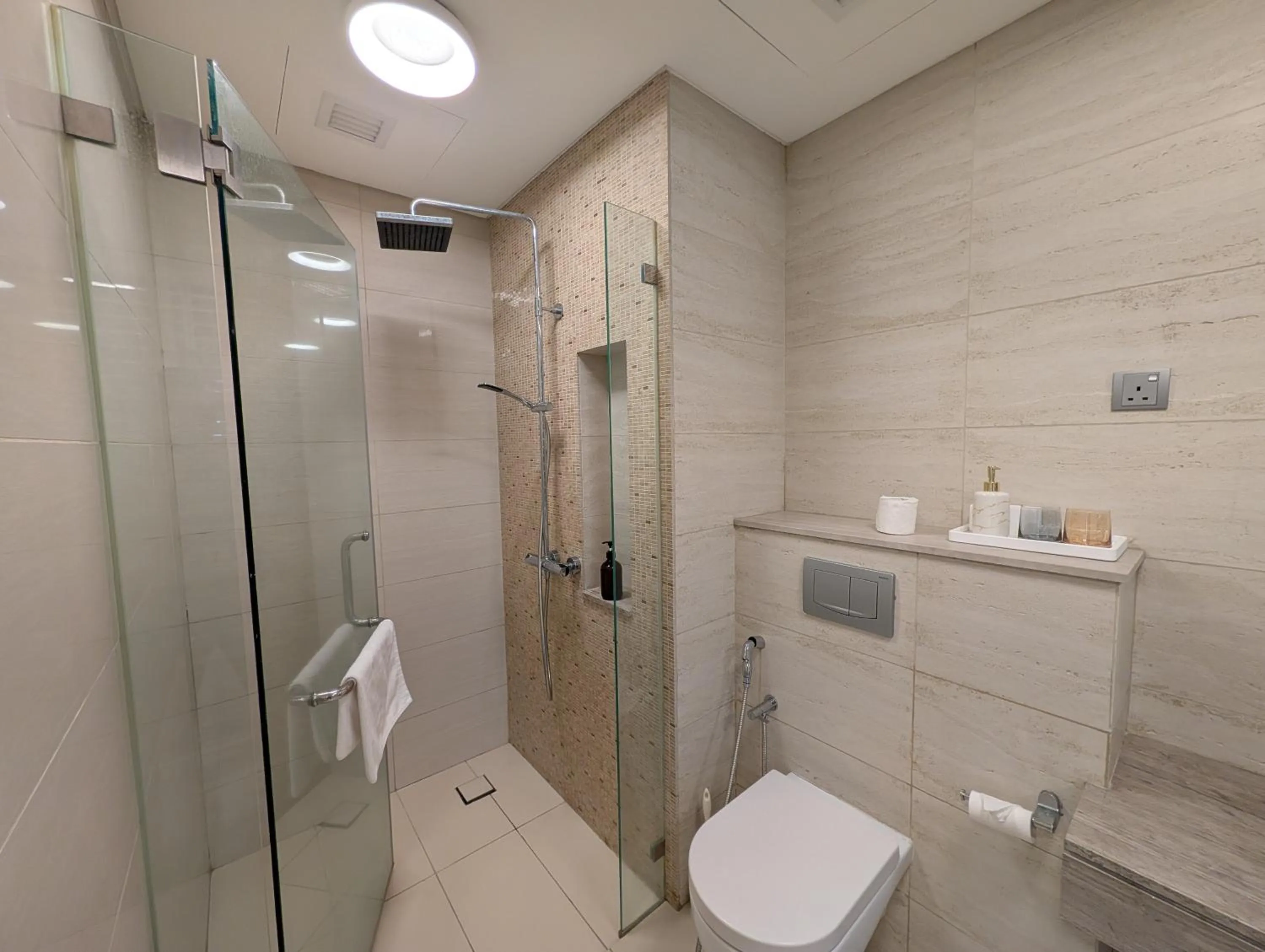 Bathroom in Leo Guesthouse at Anggun Residence Suite