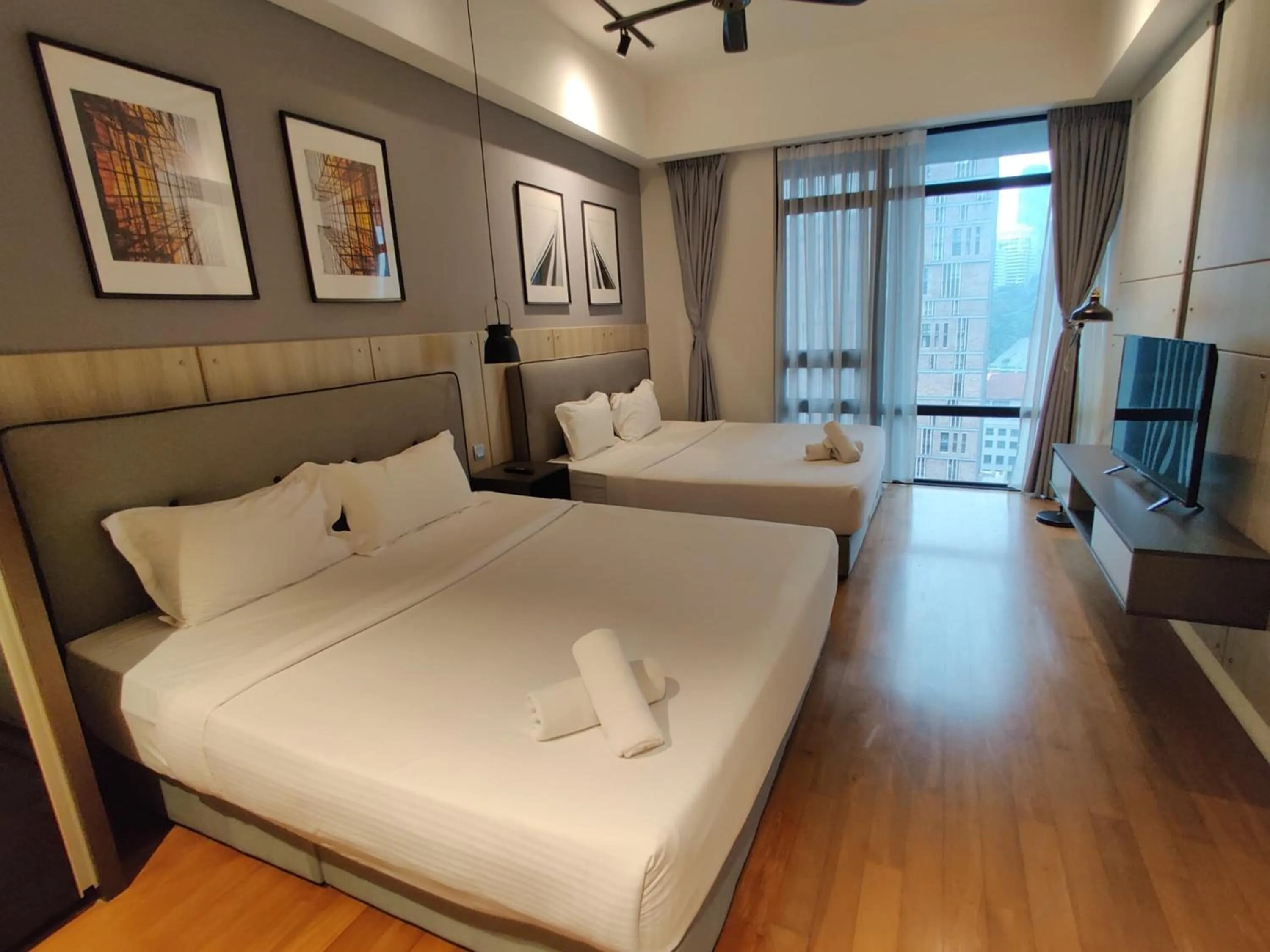 Bed in Leo Guesthouse at Anggun Residence Suite