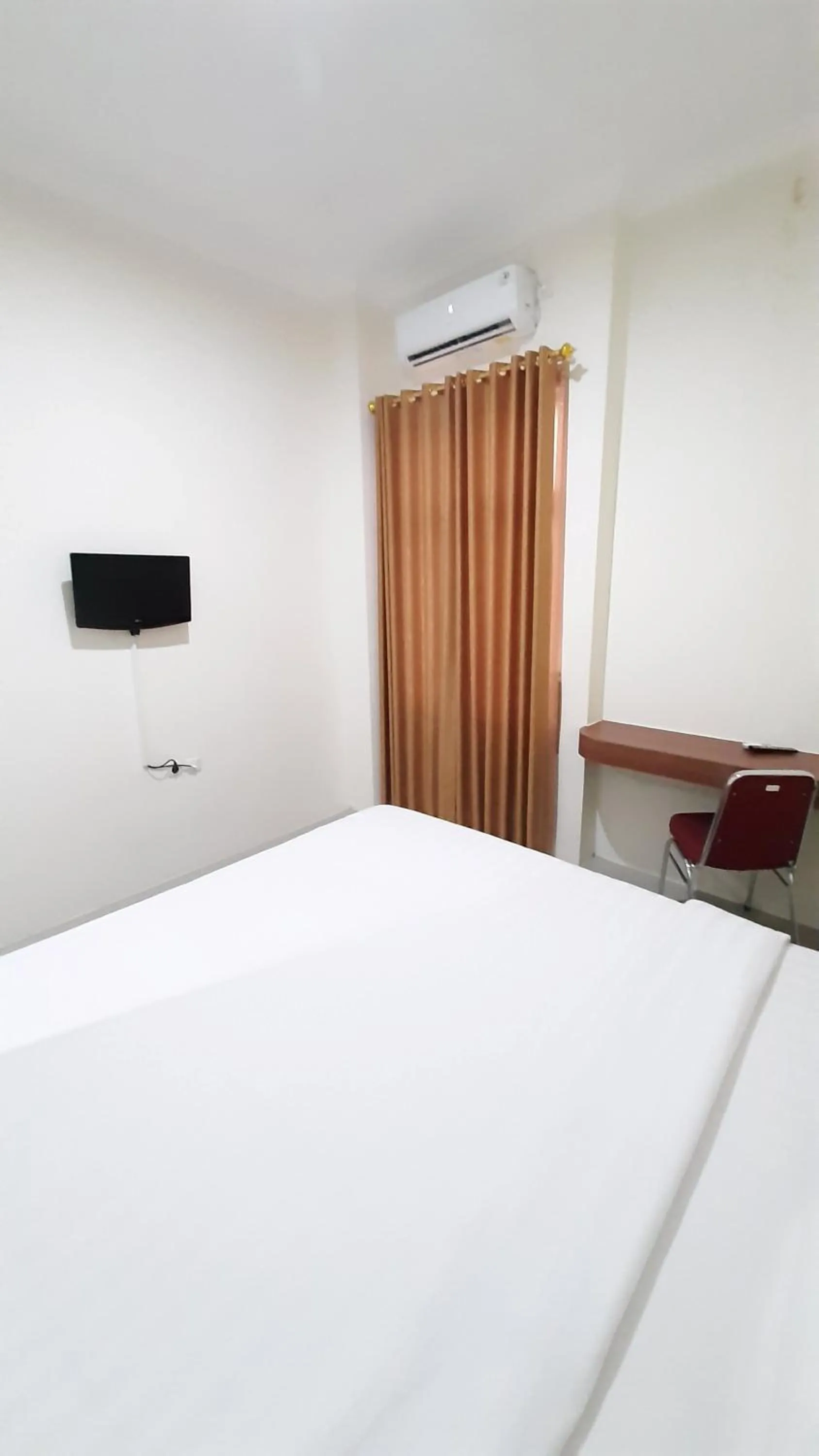 Bedroom, Bed in Hotel Prasasti Pacitan