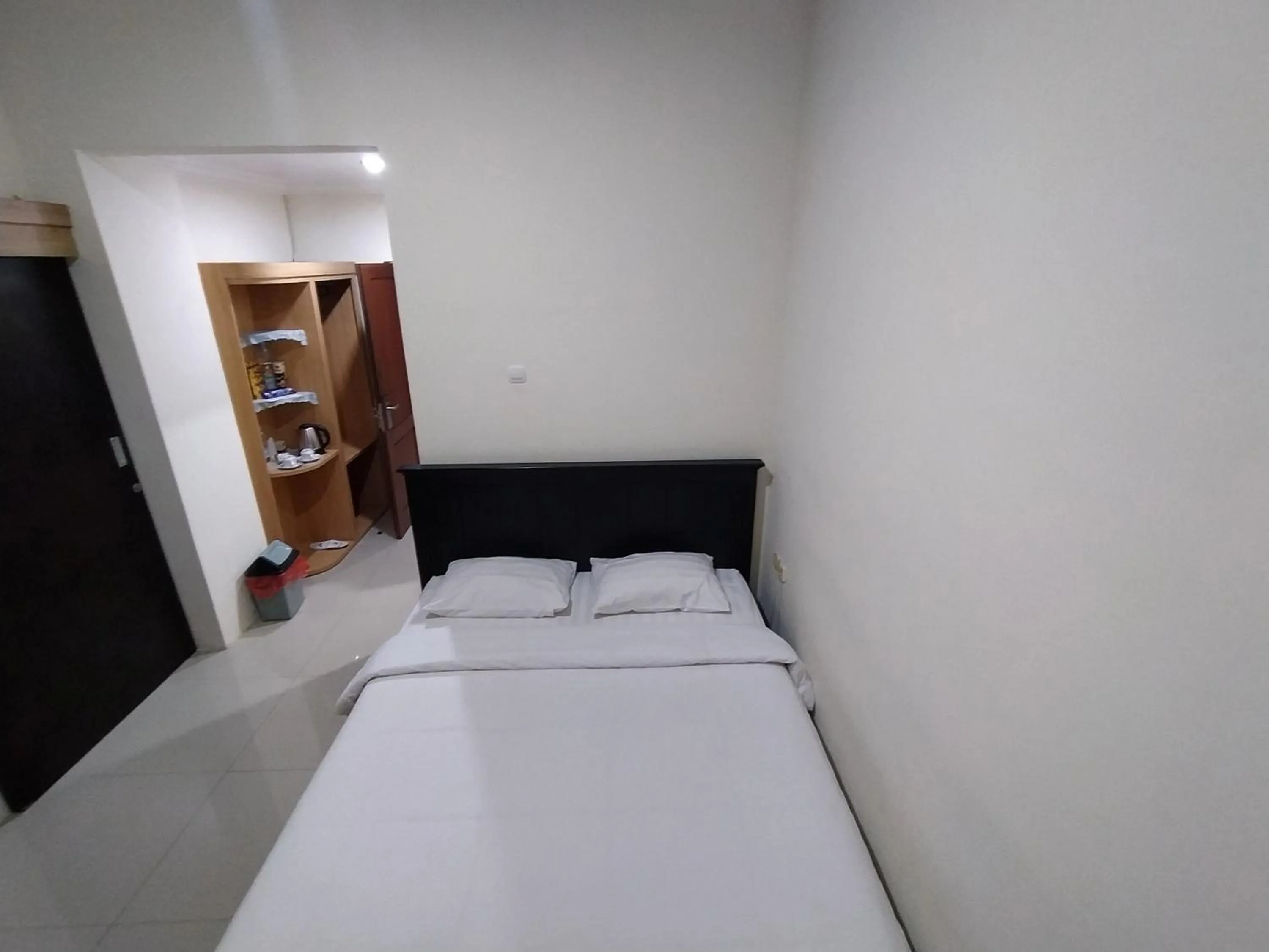 Bedroom, Bed in Hotel Prasasti Pacitan