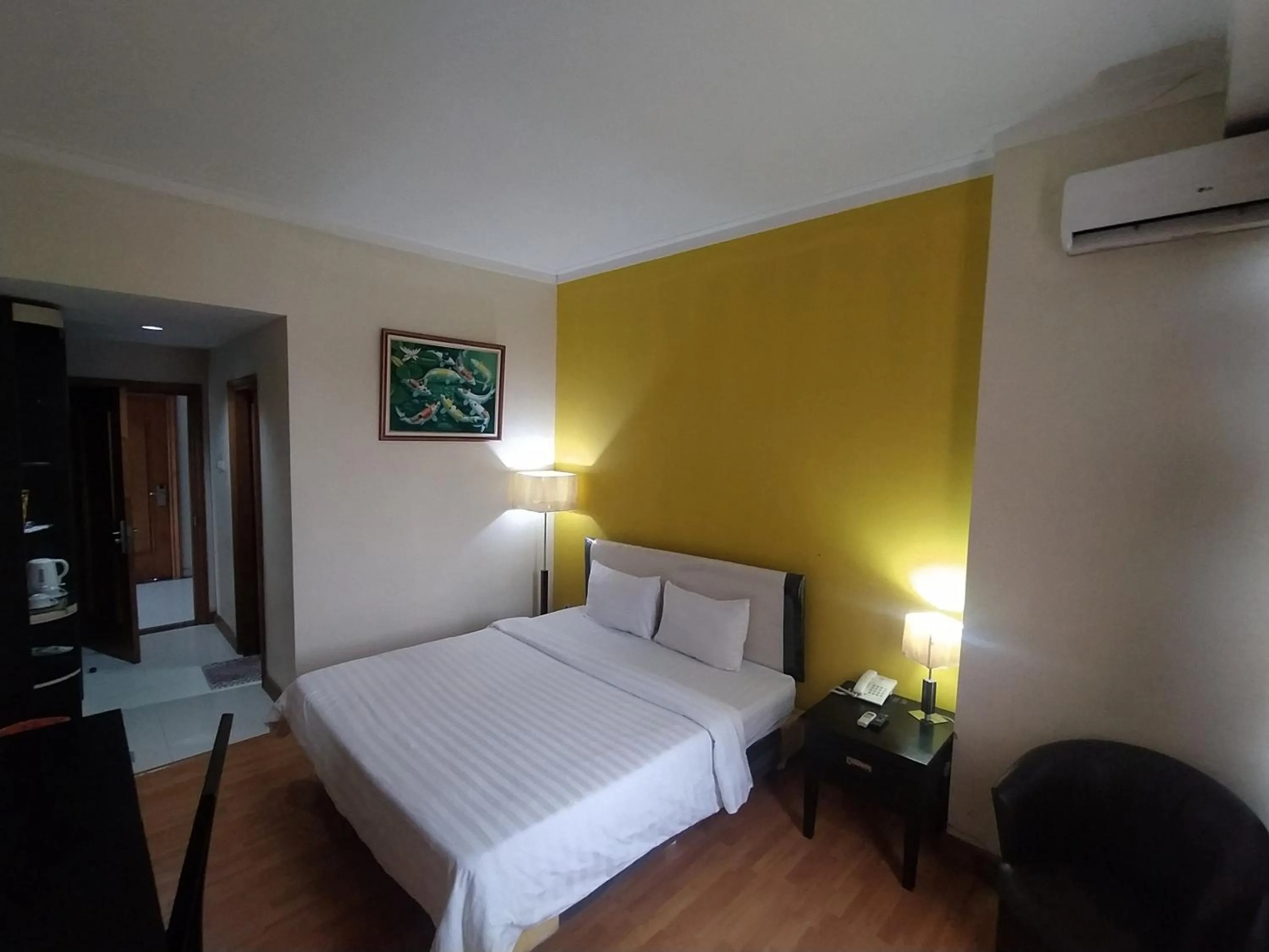 Bedroom, Bed in Hotel Prasasti Pacitan