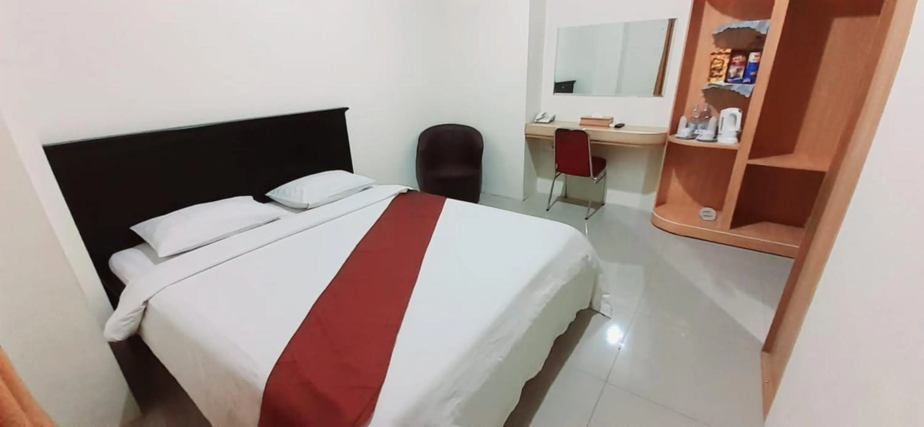 Bedroom, Bed in Hotel Prasasti Pacitan