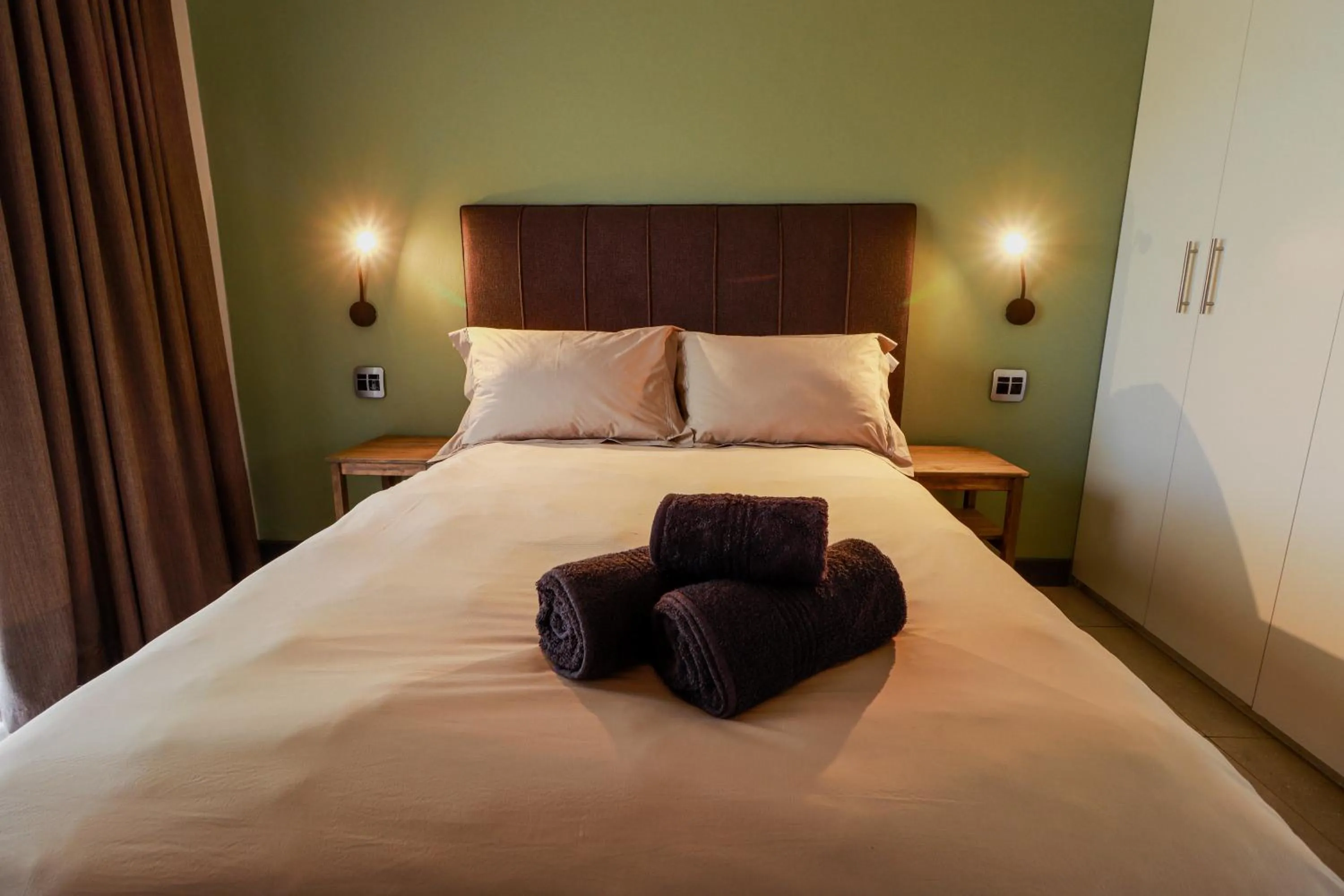 Bedroom, Bed in Emerald Resort & Casino