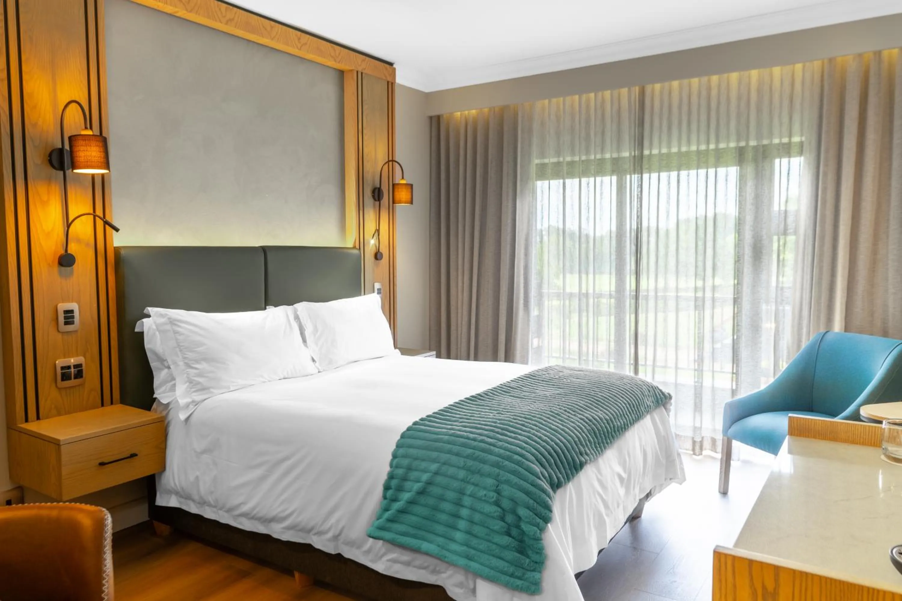 Bedroom, Bed in Emerald Resort & Casino