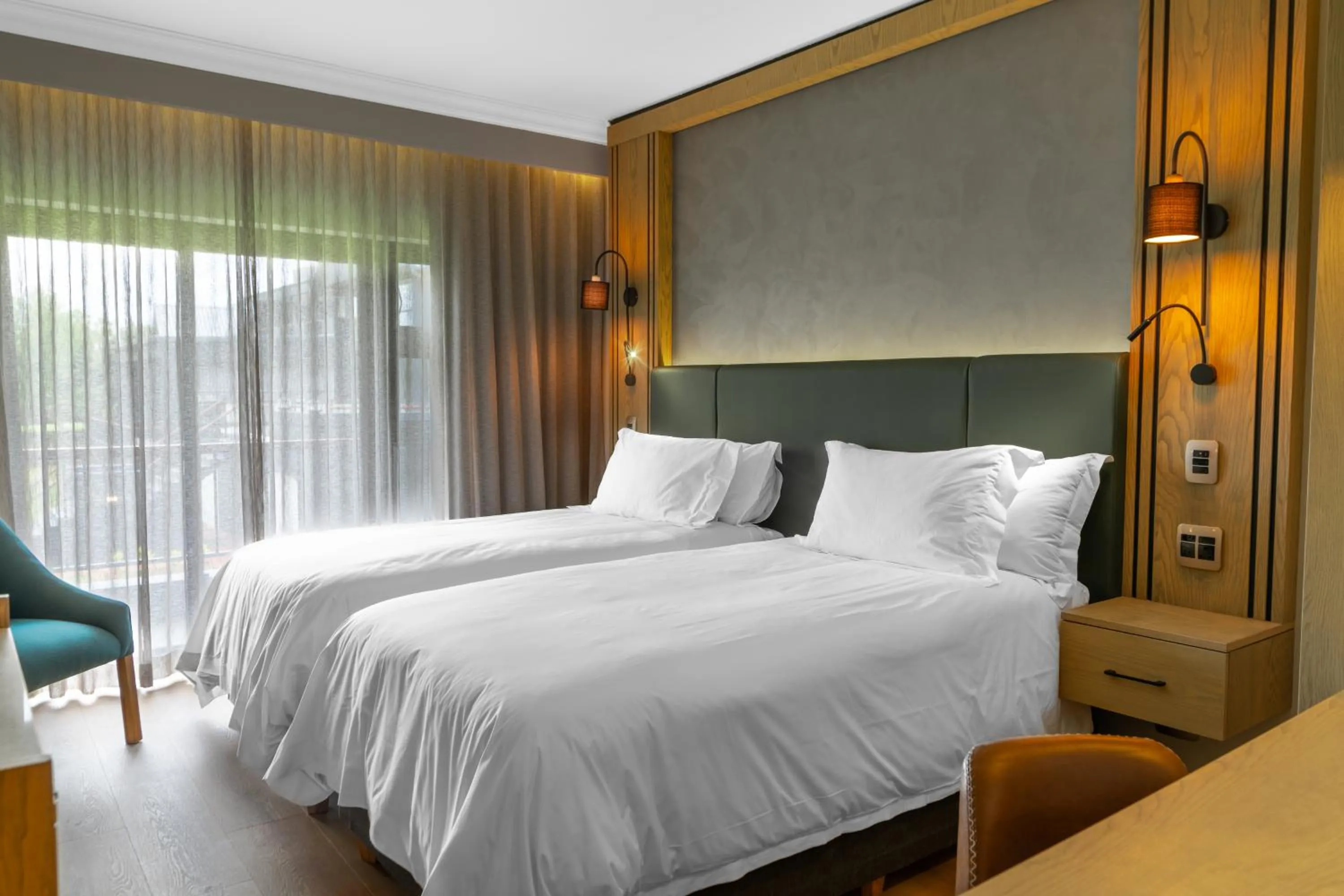 Bedroom, Bed in Emerald Resort & Casino