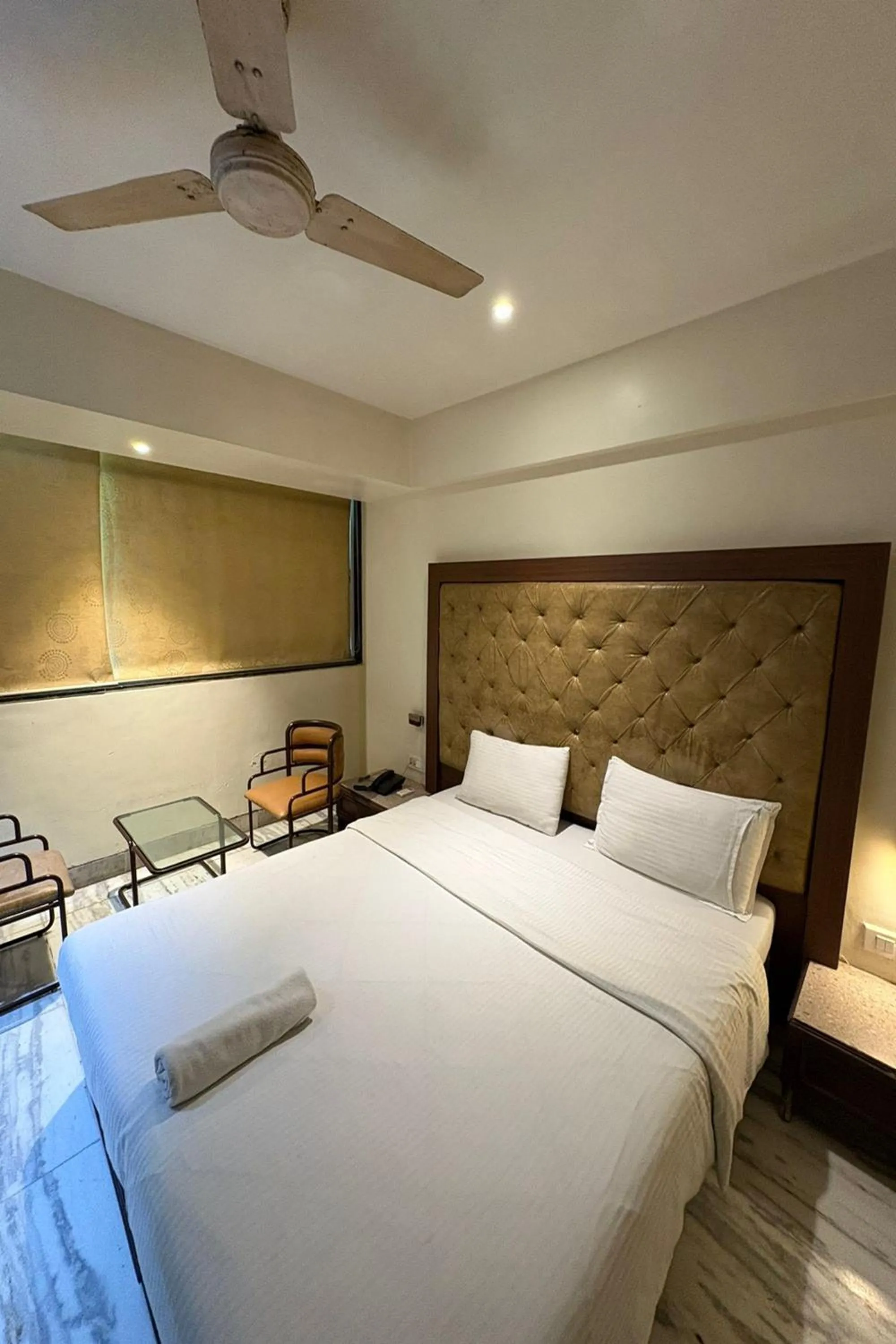 Bed in Pravasi Residency