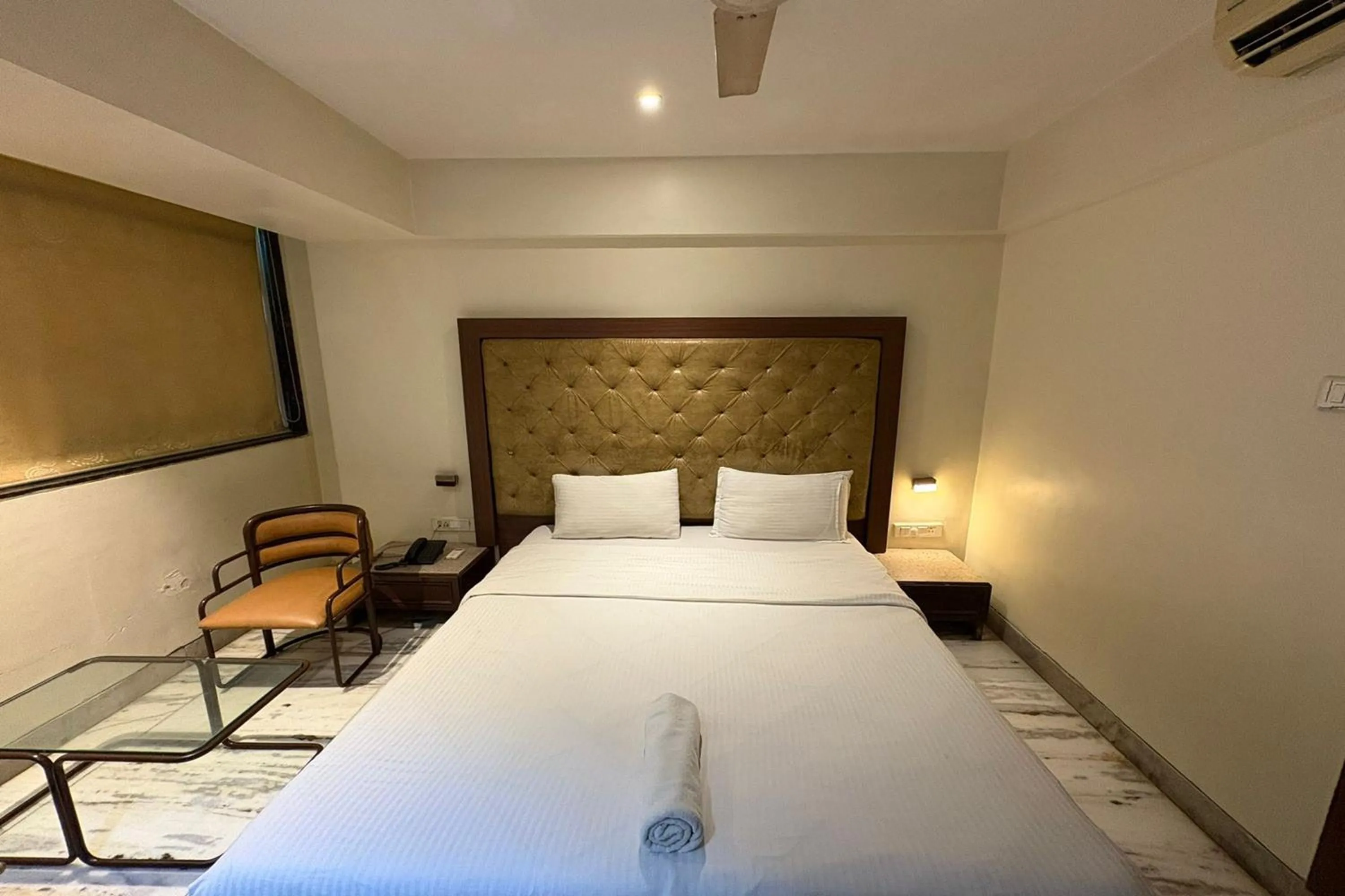 Bed in Pravasi Residency