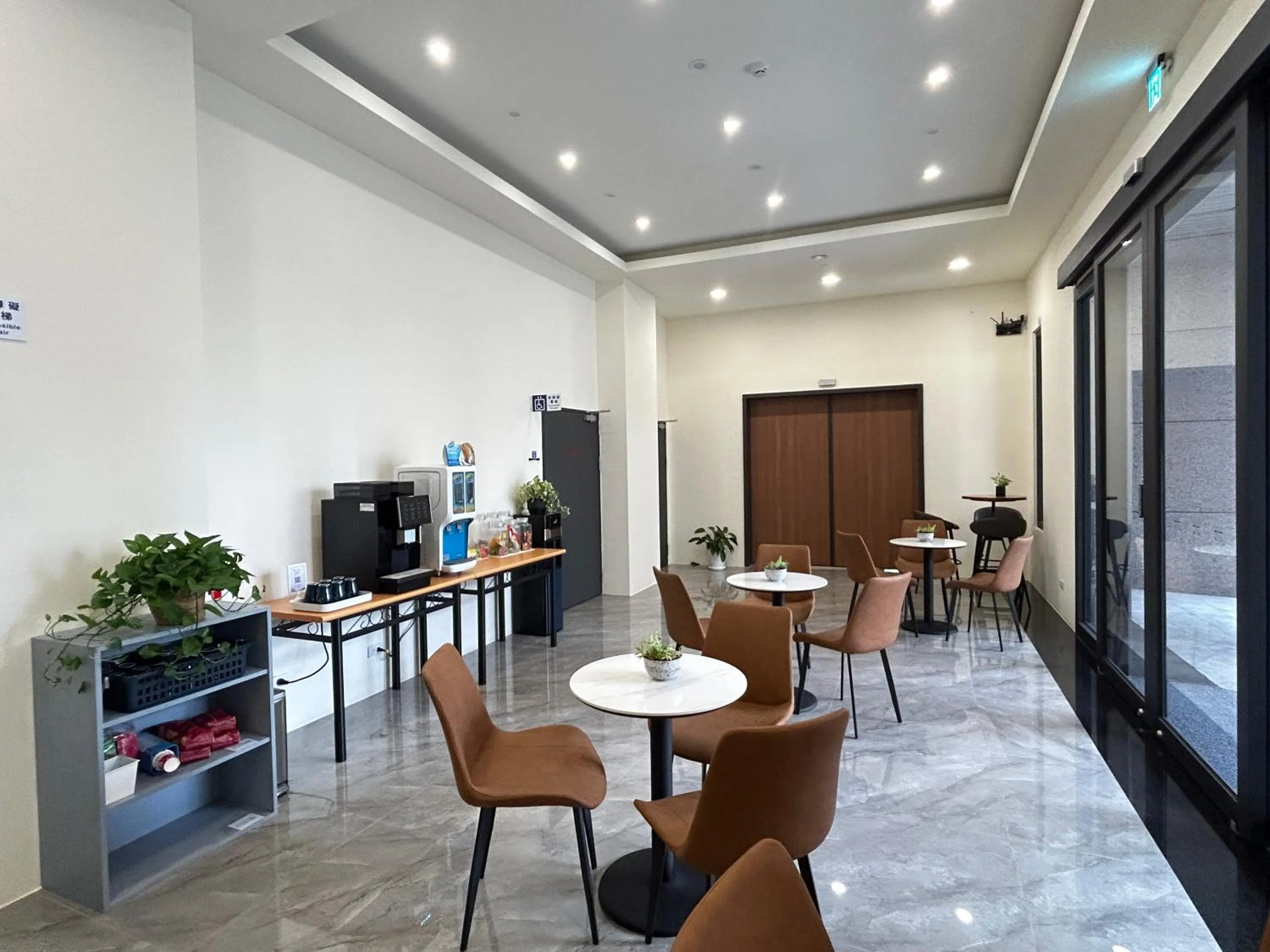 Seating area in Water Woods Inn