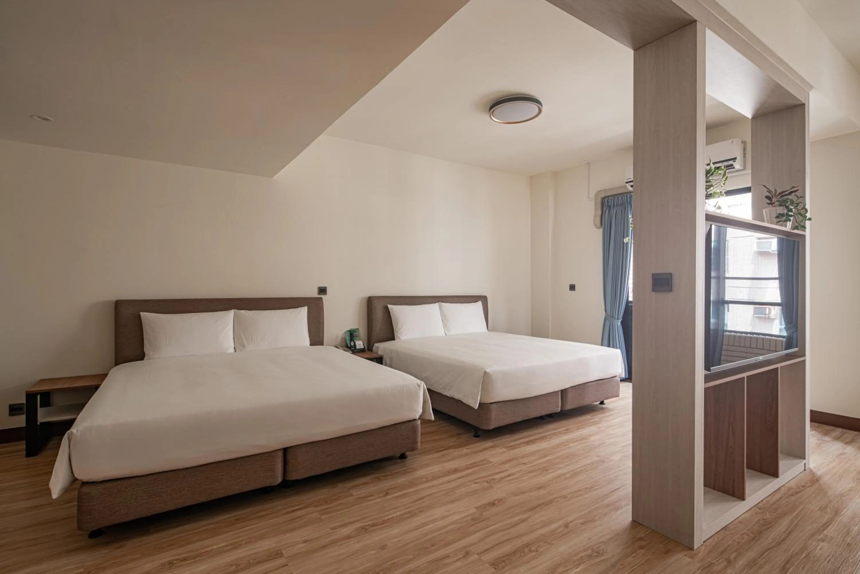 Bedroom, Bed in Water Woods Inn