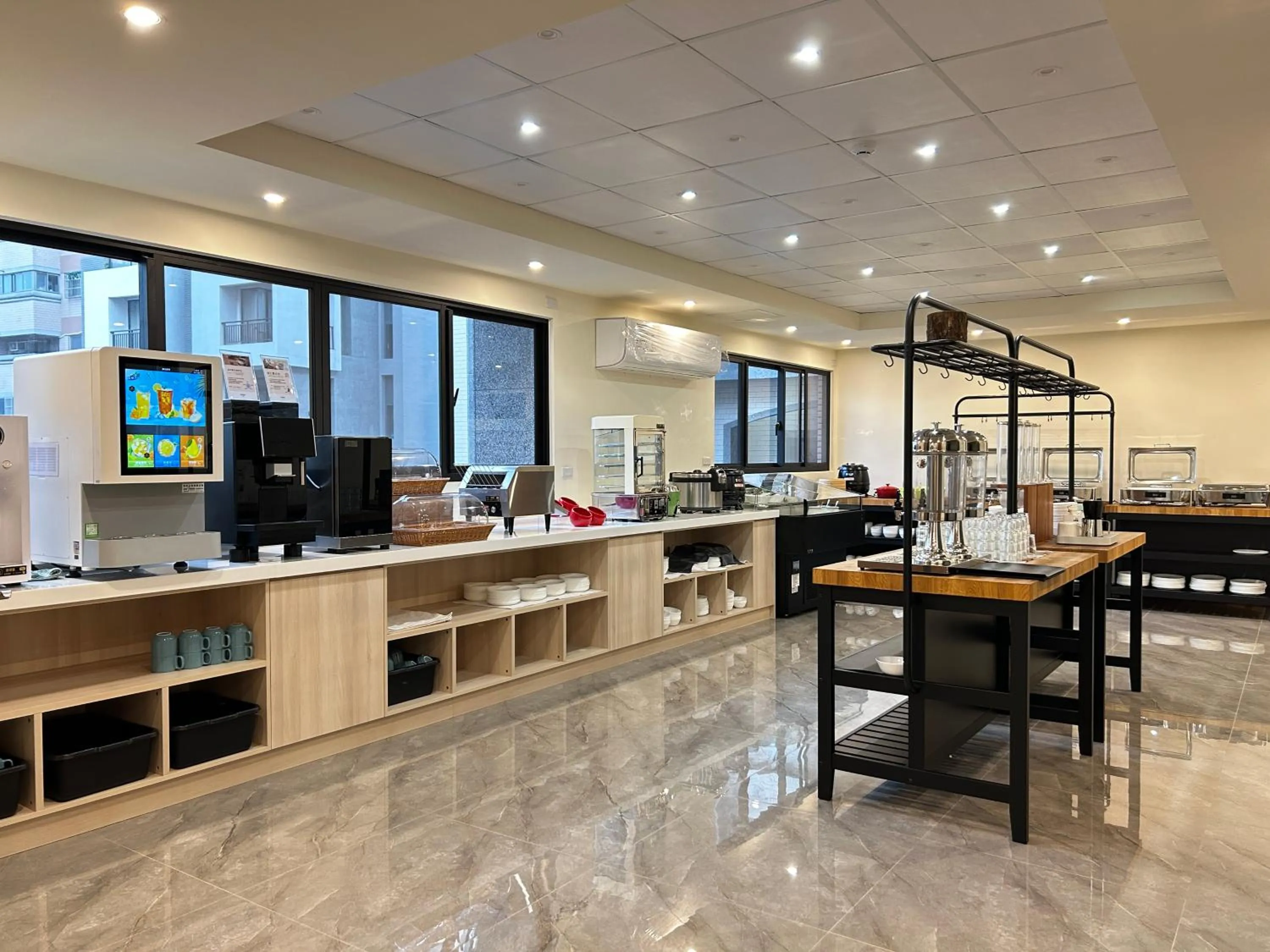 Restaurant/places to eat in Water Woods Inn