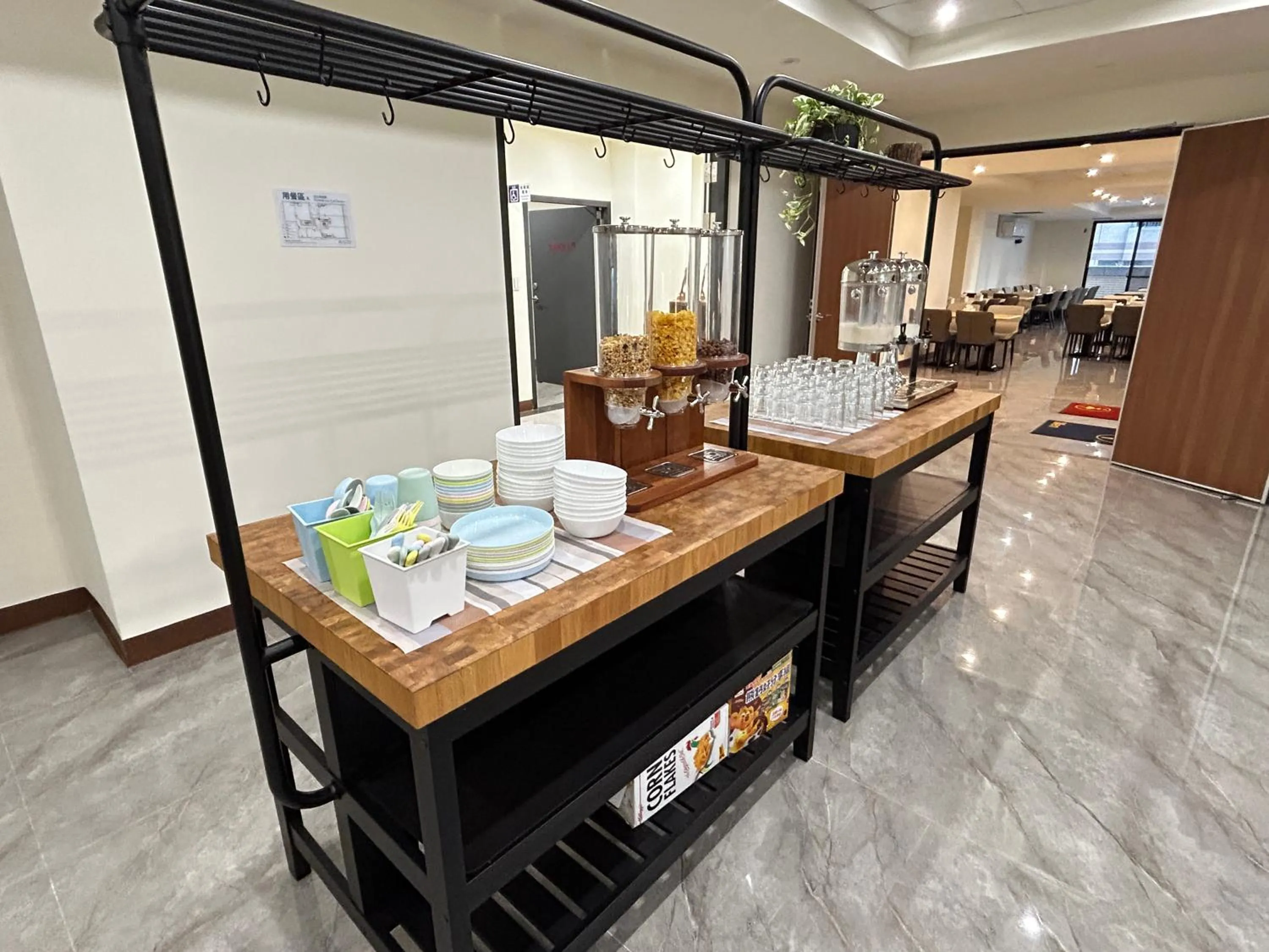 Restaurant/places to eat in Water Woods Inn