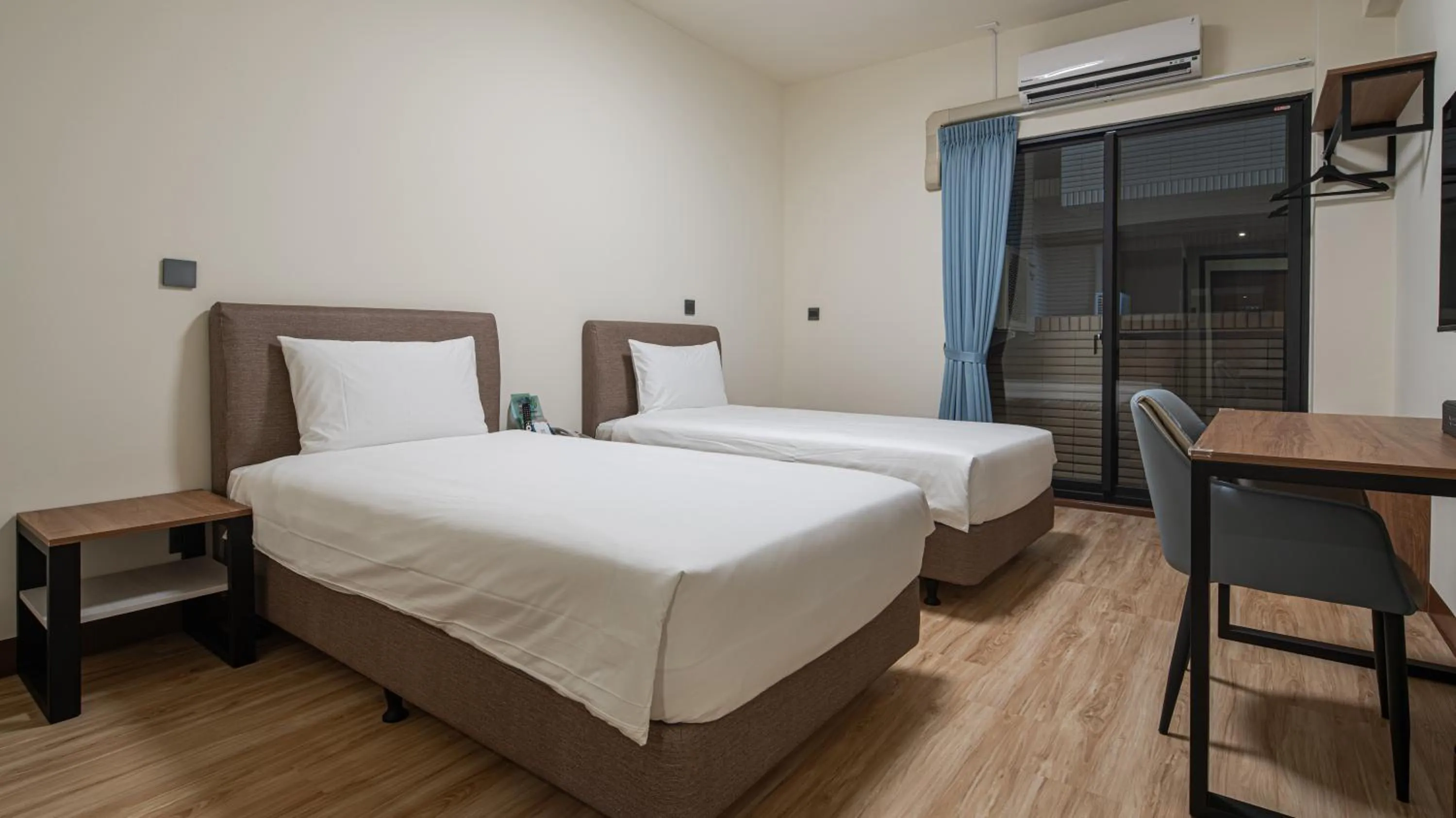 Photo of the whole room, Bed in Water Woods Inn