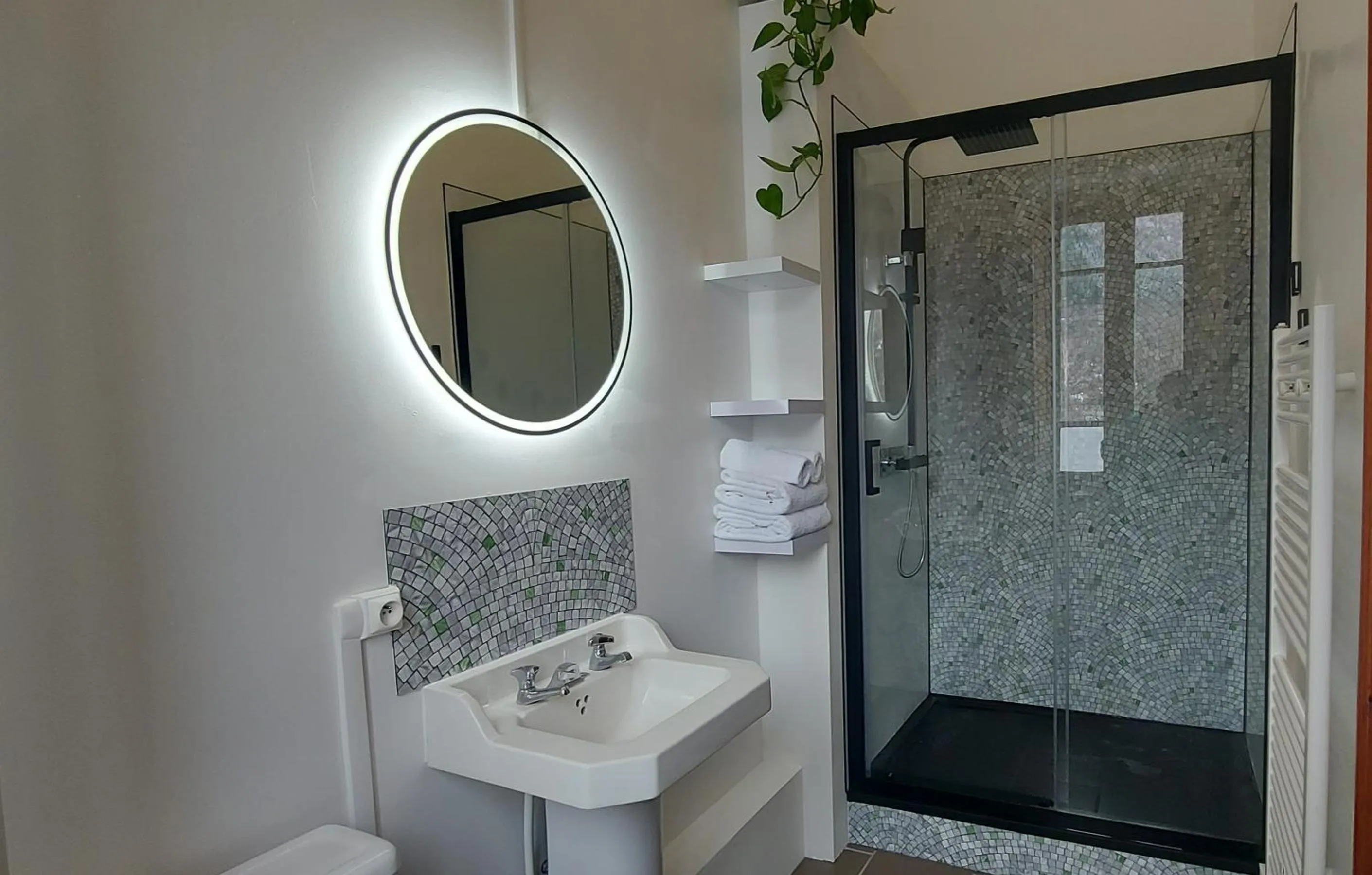 Shower in Villa Gracieuse