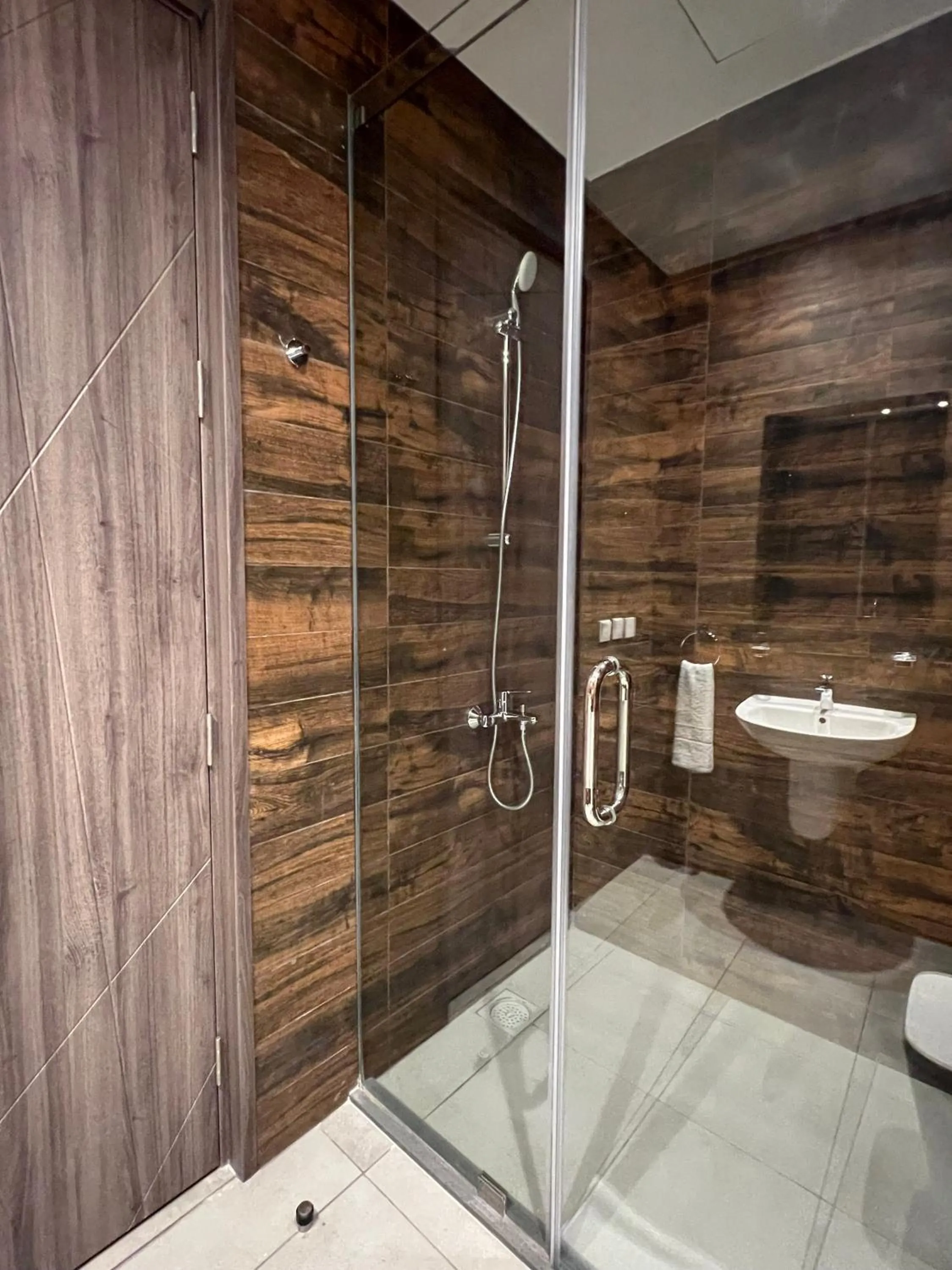 Shower in Anthonian Suites